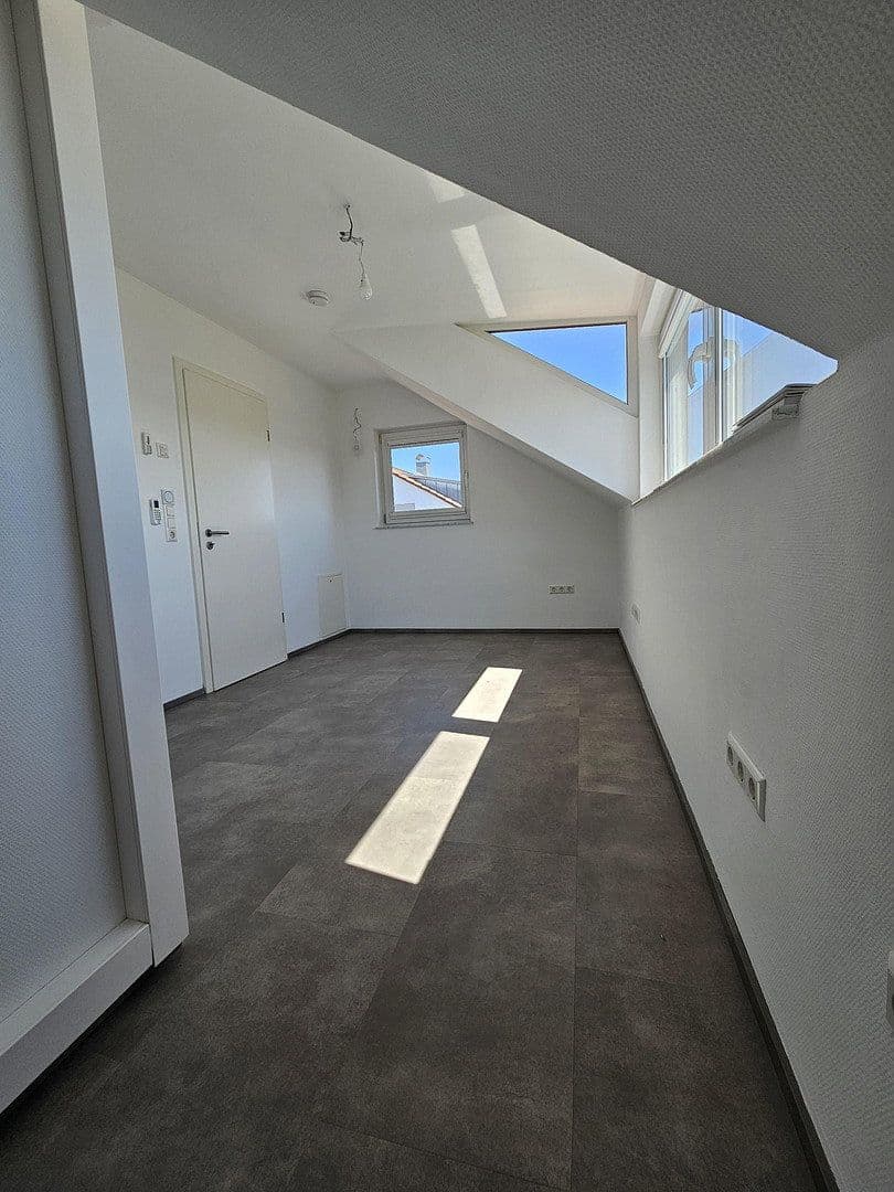 Pronájem bytu 3+1 101 m², Kusterdingen, Bádensko-Württembersko Pronájem bytu 3+1 101 m², Kusterdingen, Bádensko-Württembersko