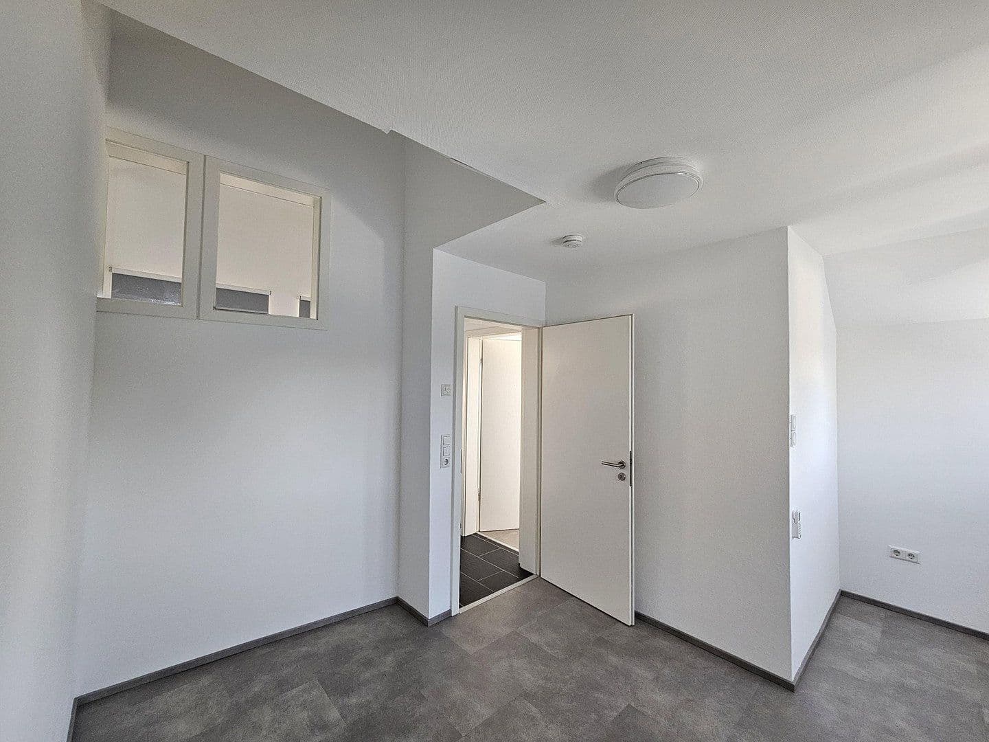 Pronájem bytu 3+1 101 m², Kusterdingen, Bádensko-Württembersko Pronájem bytu 3+1 101 m², Kusterdingen, Bádensko-Württembersko