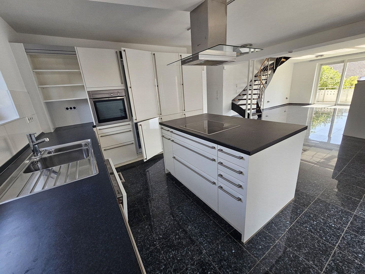 Pronájem bytu 3+1 101 m², Kusterdingen, Bádensko-Württembersko Pronájem bytu 3+1 101 m², Kusterdingen, Bádensko-Württembersko