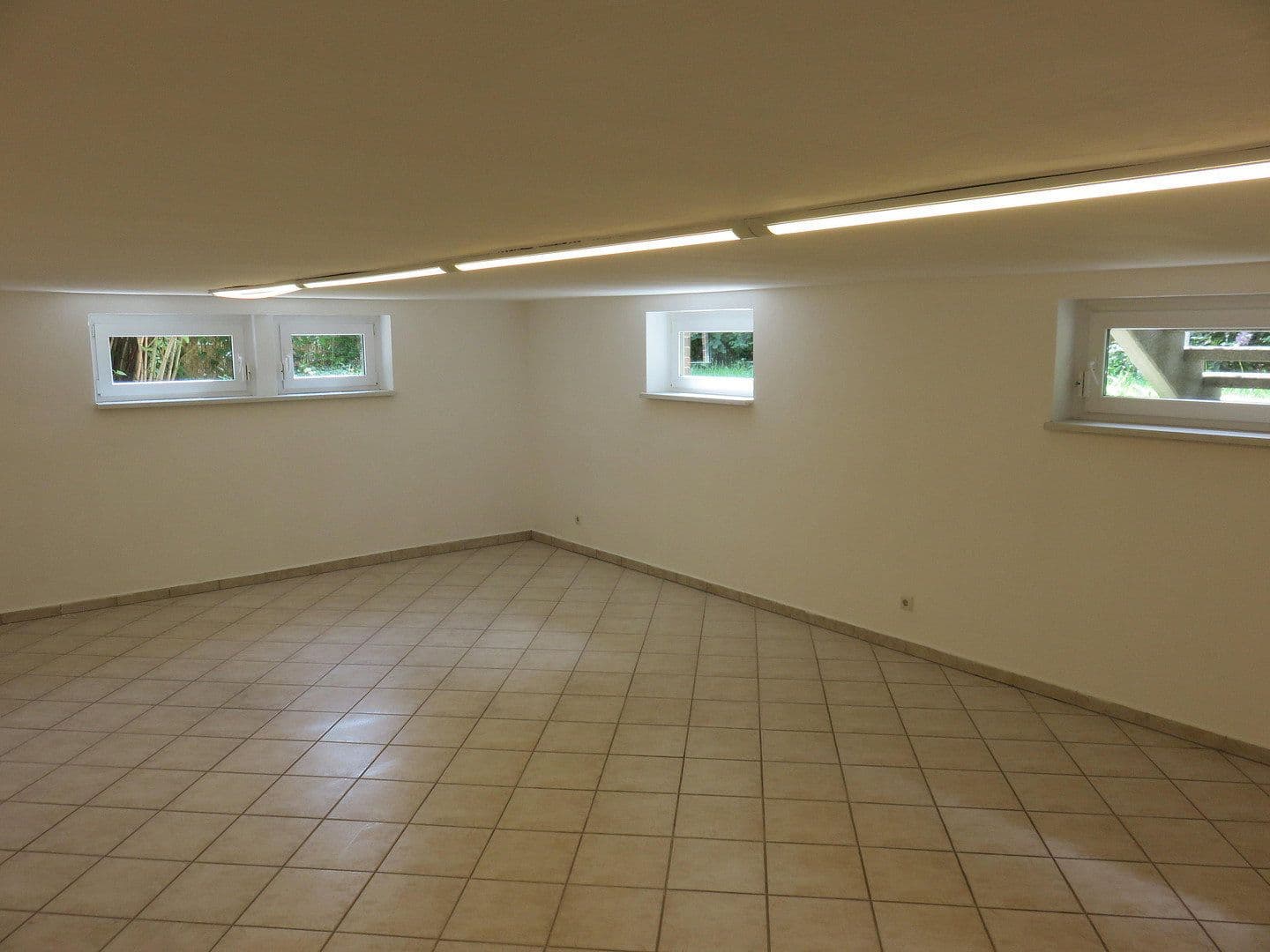 Prodej domu 193 m², pozemek 527 m², Mögeldorfer Weg 2, Berlin, Berlín Prodej domu 193 m², pozemek 527 m², Mögeldorfer Weg 2, Berlin, Berlín