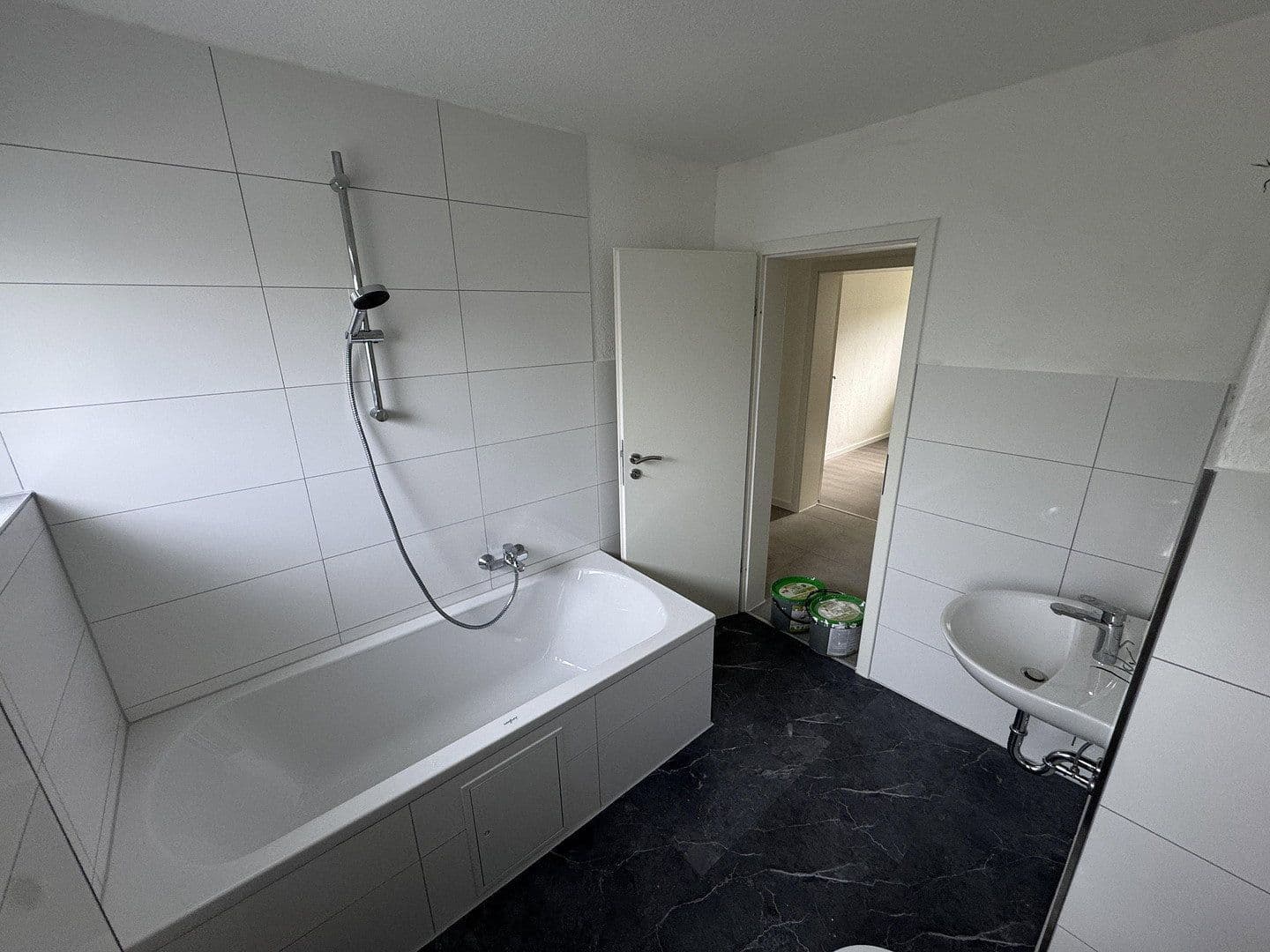 Pronájem bytu 3+kk 80 m², Ernst Holla Str. 36, Moers, Severní Porýní-Vestfálsko Pronájem bytu 3+kk 80 m², Ernst Holla Str. 36, Moers, Severní Porýní-Vestfálsko