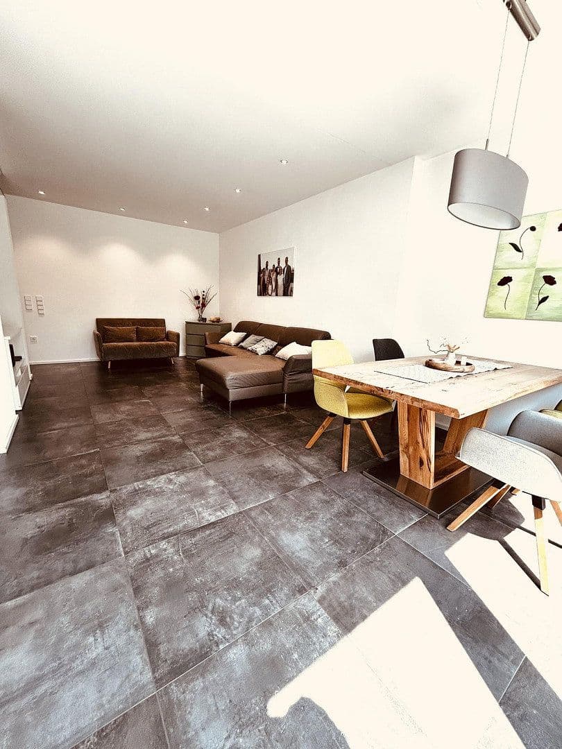 Prodej domu 190 m², pozemek 326 m², Karlsruhe, Bádensko-Württembersko Prodej domu 190 m², pozemek 326 m², Karlsruhe, Bádensko-Württembersko