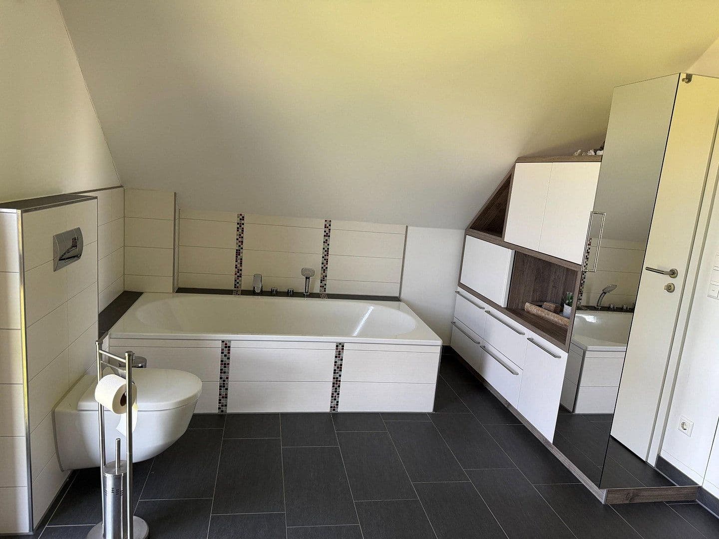 Prodej domu 141 m², pozemek 704 m², Oberhausen, Severní Porýní-Vestfálsko Prodej domu 141 m², pozemek 704 m², Oberhausen, Severní Porýní-Vestfálsko