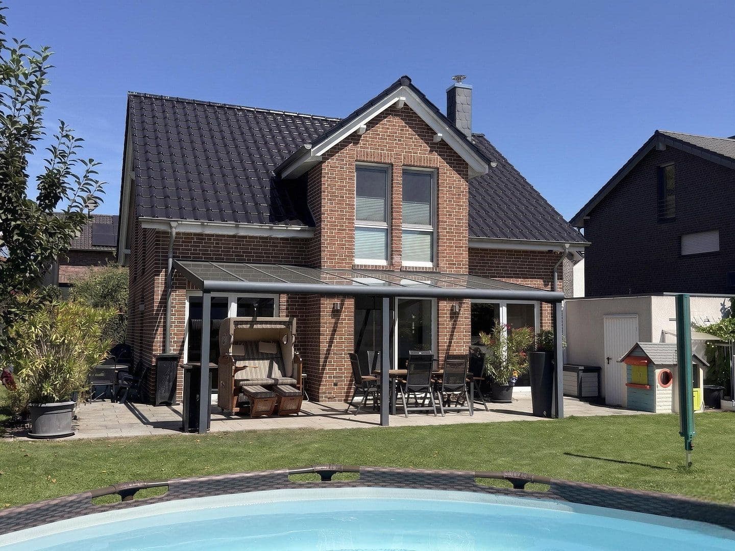Prodej domu 141 m², pozemek 704 m², Oberhausen, Severní Porýní-Vestfálsko Prodej domu 141 m², pozemek 704 m², Oberhausen, Severní Porýní-Vestfálsko