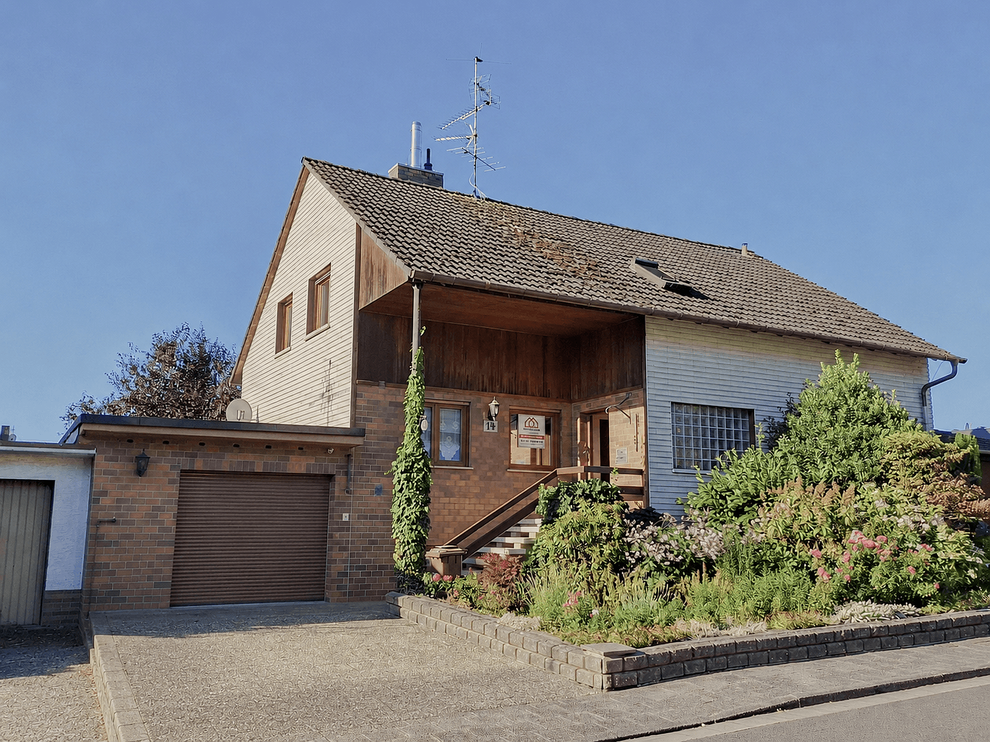 Prodej domu 150 m², pozemek 868 m², Sudetenstraße 14, Bruchköbel, Hessen Prodej domu 150 m², pozemek 868 m², Sudetenstraße 14, Bruchköbel, Hessen