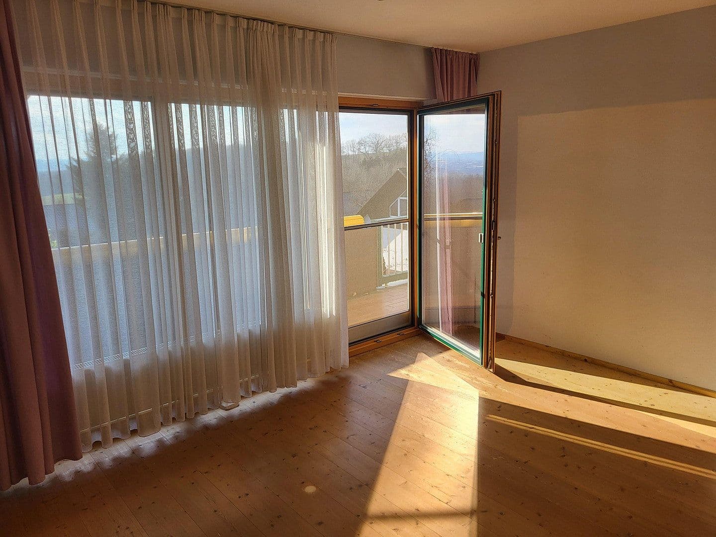 Prodej domu 180 m², pozemek 1.269 m², Marklkofen, Bavorsko Prodej domu 180 m², pozemek 1.269 m², Marklkofen, Bavorsko