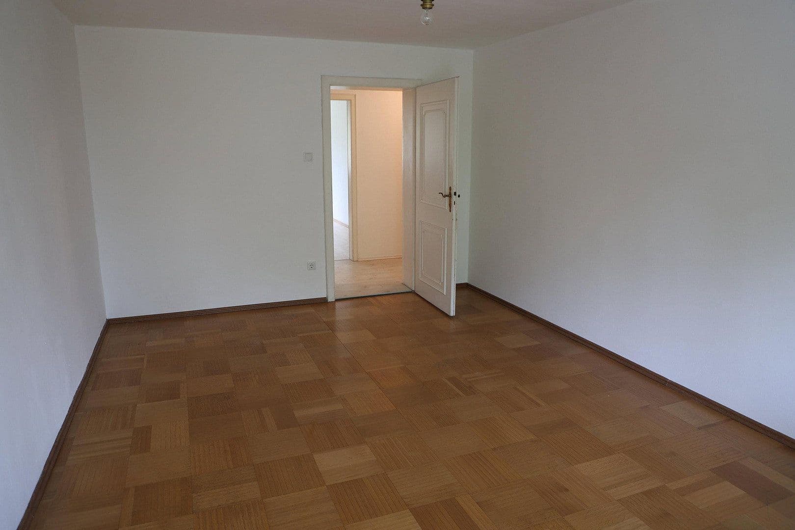 Prodej bytu 2+1 56 m², Engadiner Str. 30, München, Bavorsko Prodej bytu 2+1 56 m², Engadiner Str. 30, München, Bavorsko