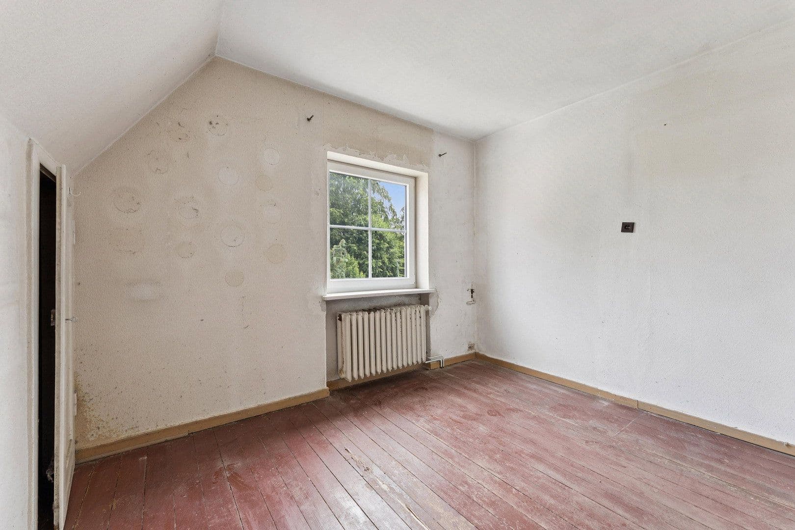 Prodej domu 140 m², pozemek 416 m², Freiheitsstrasse 13, Heilbad Heiligenstadt, Durynsko Prodej domu 140 m², pozemek 416 m², Freiheitsstrasse 13, Heilbad Heiligenstadt, Durynsko