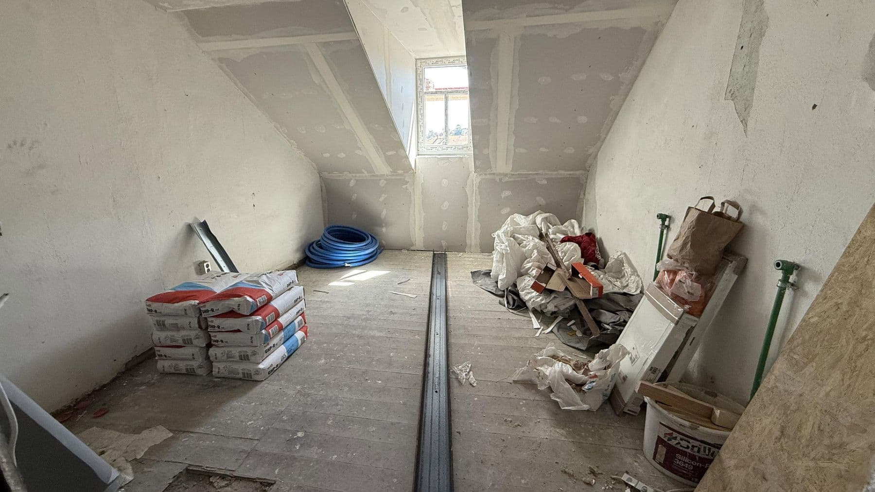 Prodej bytu 2+1 51 m², Helmboldstr. 3, Jena, Durynsko Prodej bytu 2+1 51 m², Helmboldstr. 3, Jena, Durynsko