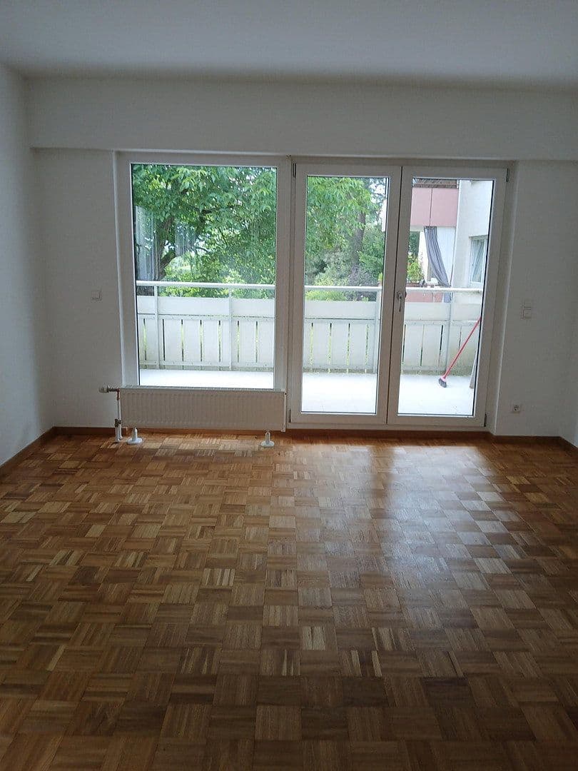 Pronájem bytu 3+1 91 m², Korntal-Münchingen, Bádensko-Württembersko Pronájem bytu 3+1 91 m², Korntal-Münchingen, Bádensko-Württembersko