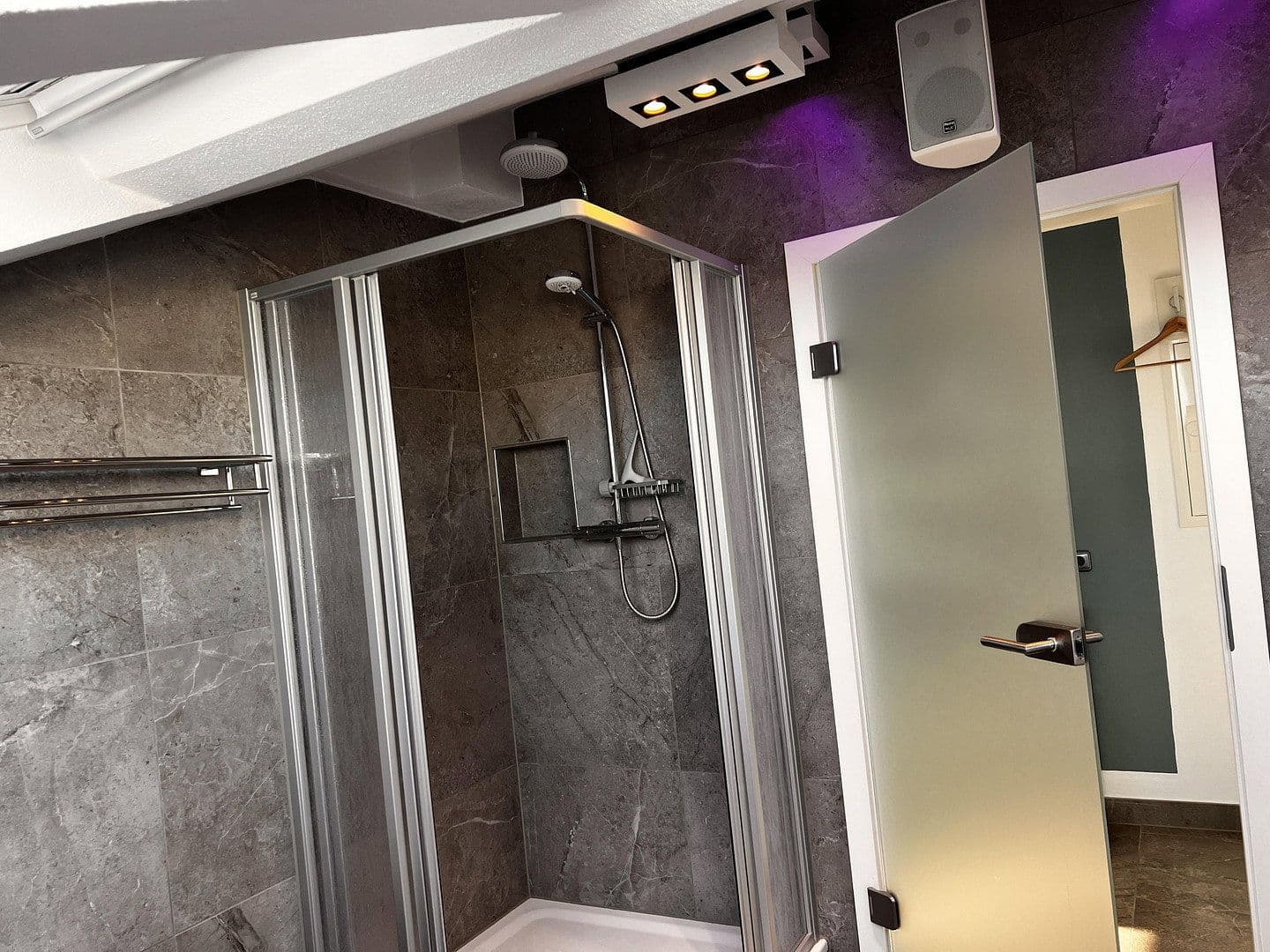 Pronájem bytu 2+1 63 m², Albert-Roßhaupter-Str. 46, München, Bavorsko Pronájem bytu 2+1 63 m², Albert-Roßhaupter-Str. 46, München, Bavorsko