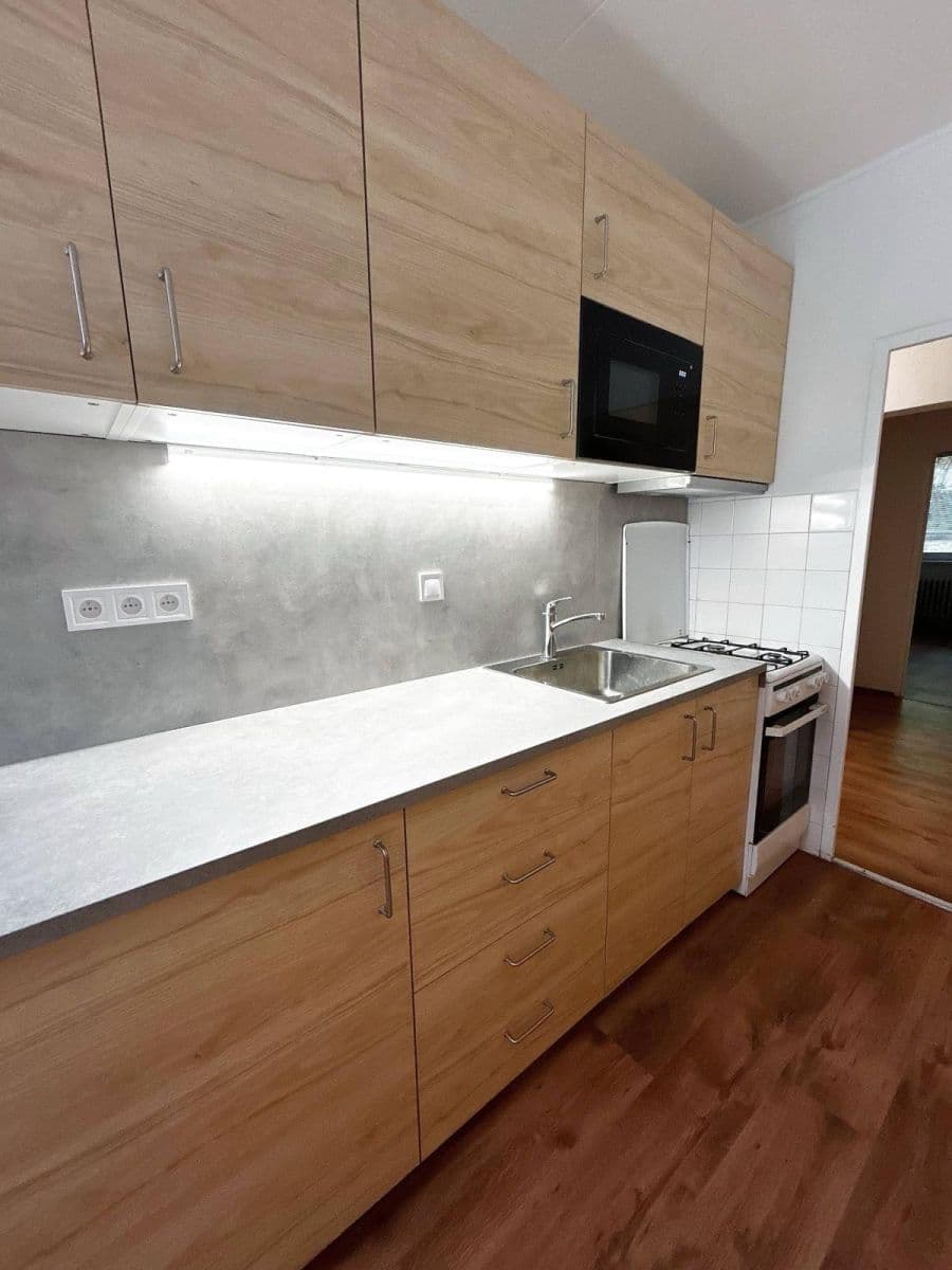 Pronájem bytu 3+1 25 m², Letovická, Brno, Jihomoravský kraj Pronájem bytu 3+1 25 m², Letovická, Brno, Jihomoravský kraj