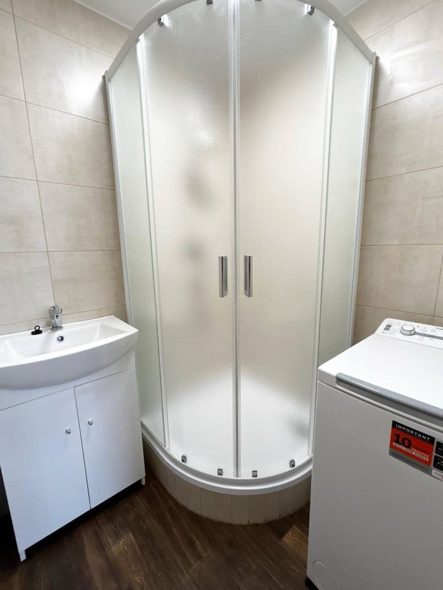 Pronájem bytu 3+1 25 m², Letovická, Brno, Jihomoravský kraj Pronájem bytu 3+1 25 m², Letovická, Brno, Jihomoravský kraj