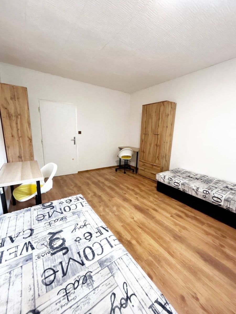 Pronájem bytu 3+1 25 m², Letovická, Brno, Jihomoravský kraj Pronájem bytu 3+1 25 m², Letovická, Brno, Jihomoravský kraj