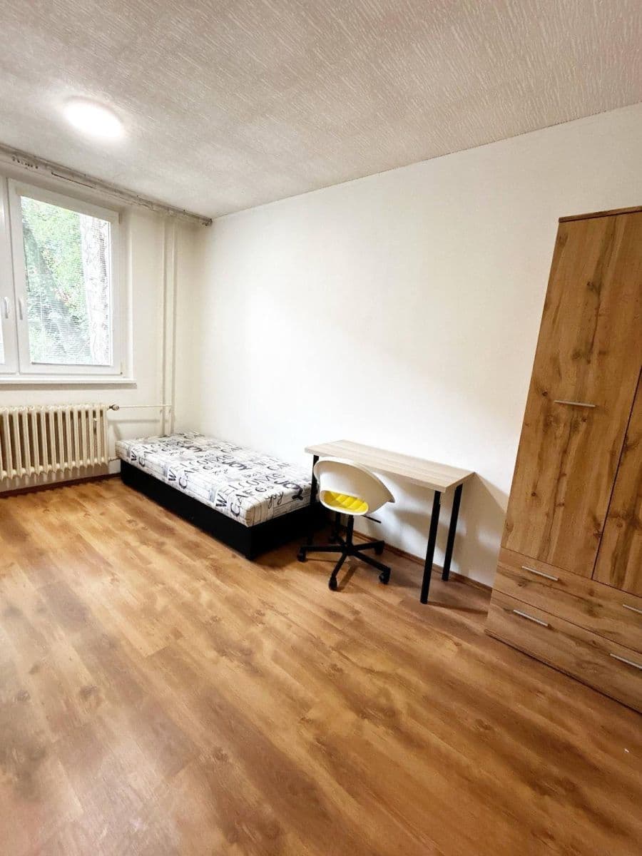 Pronájem bytu 3+1 25 m², Letovická, Brno, Jihomoravský kraj Pronájem bytu 3+1 25 m², Letovická, Brno, Jihomoravský kraj