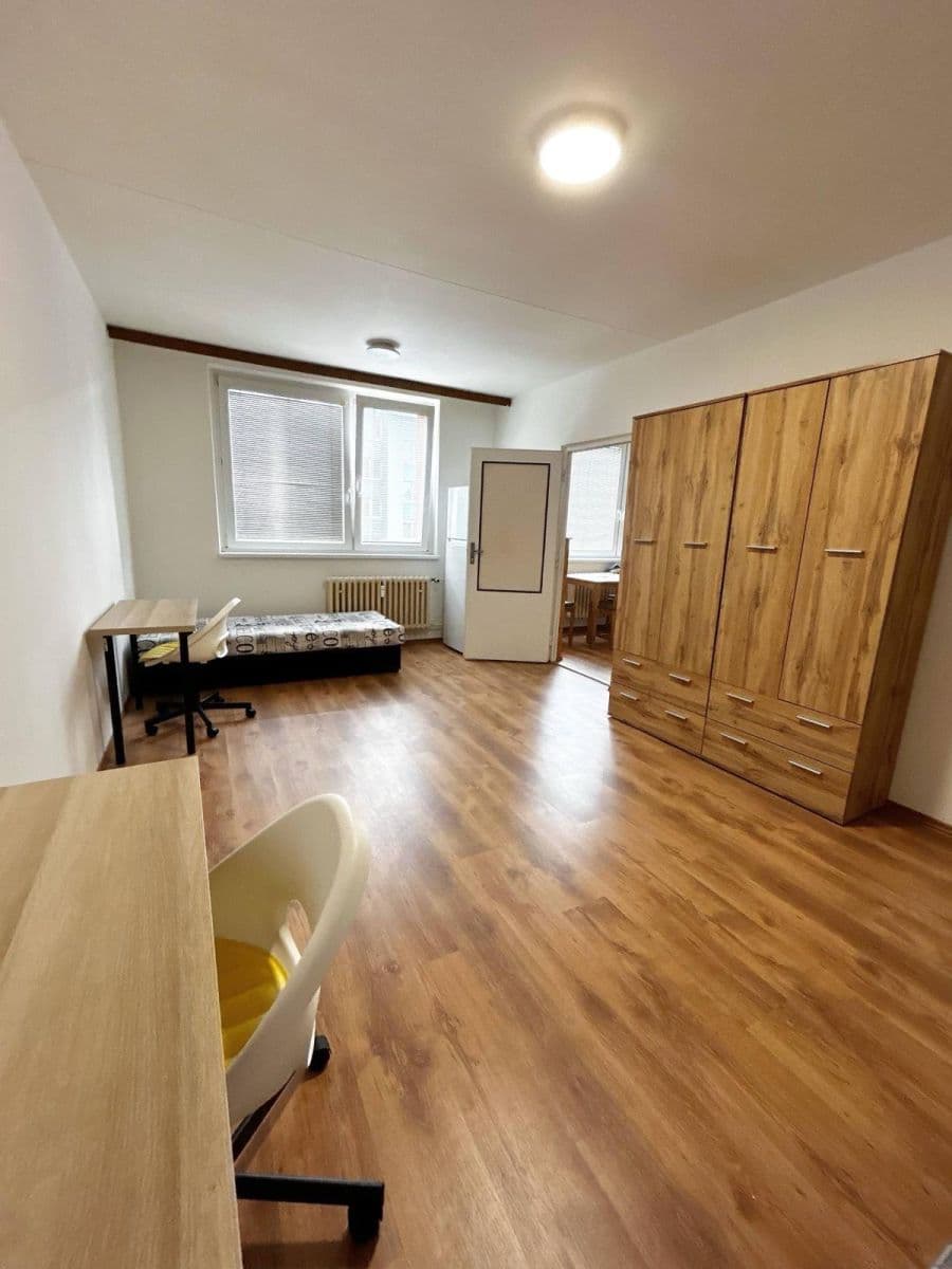 Pronájem bytu 3+1 25 m², Letovická, Brno, Jihomoravský kraj Pronájem bytu 3+1 25 m², Letovická, Brno, Jihomoravský kraj