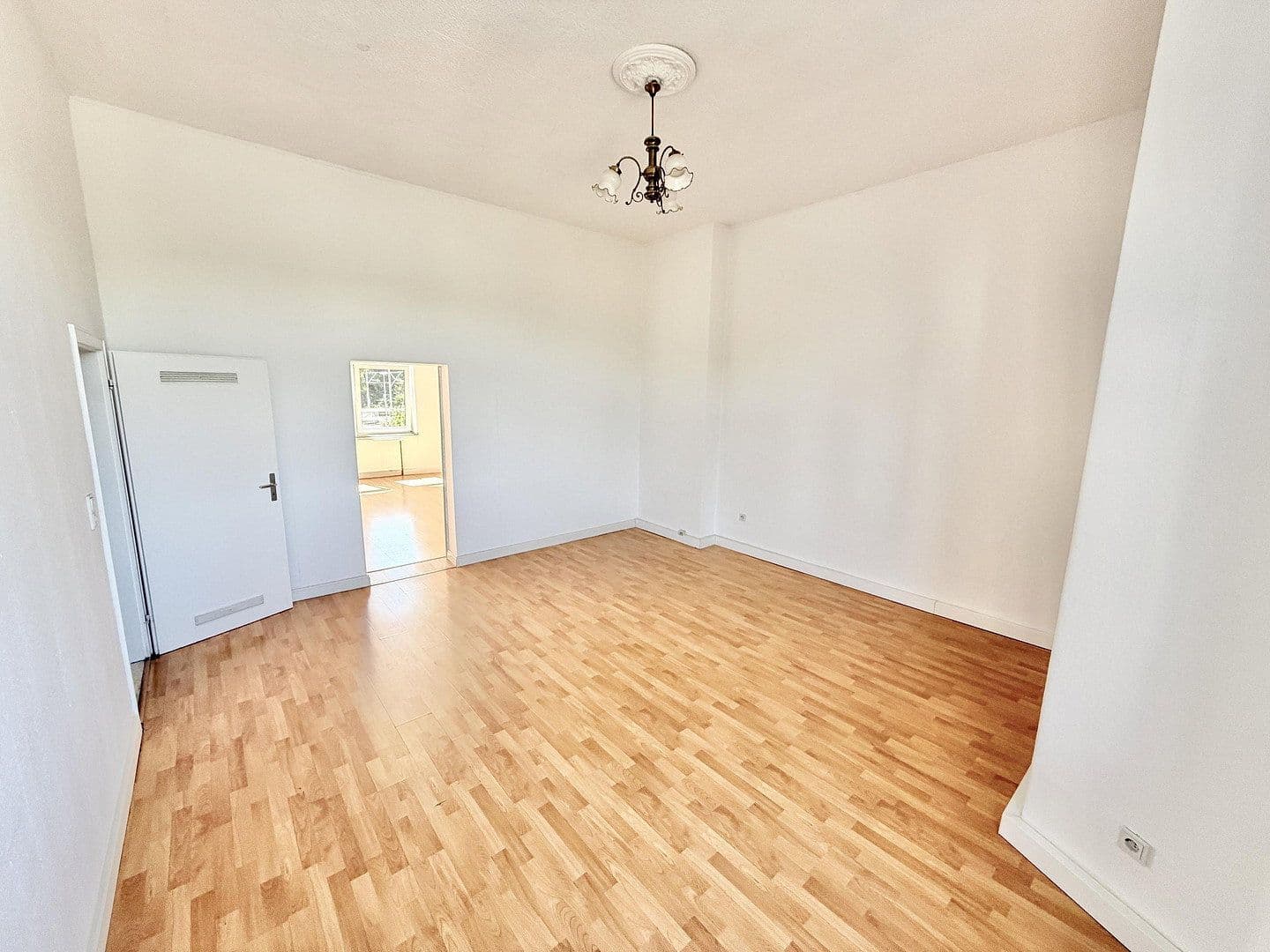 Pronájem bytu 3+1 80 m², Eisenbahnstr. 22, Eschweiler, Severní Porýní-Vestfálsko Pronájem bytu 3+1 80 m², Eisenbahnstr. 22, Eschweiler, Severní Porýní-Vestfálsko