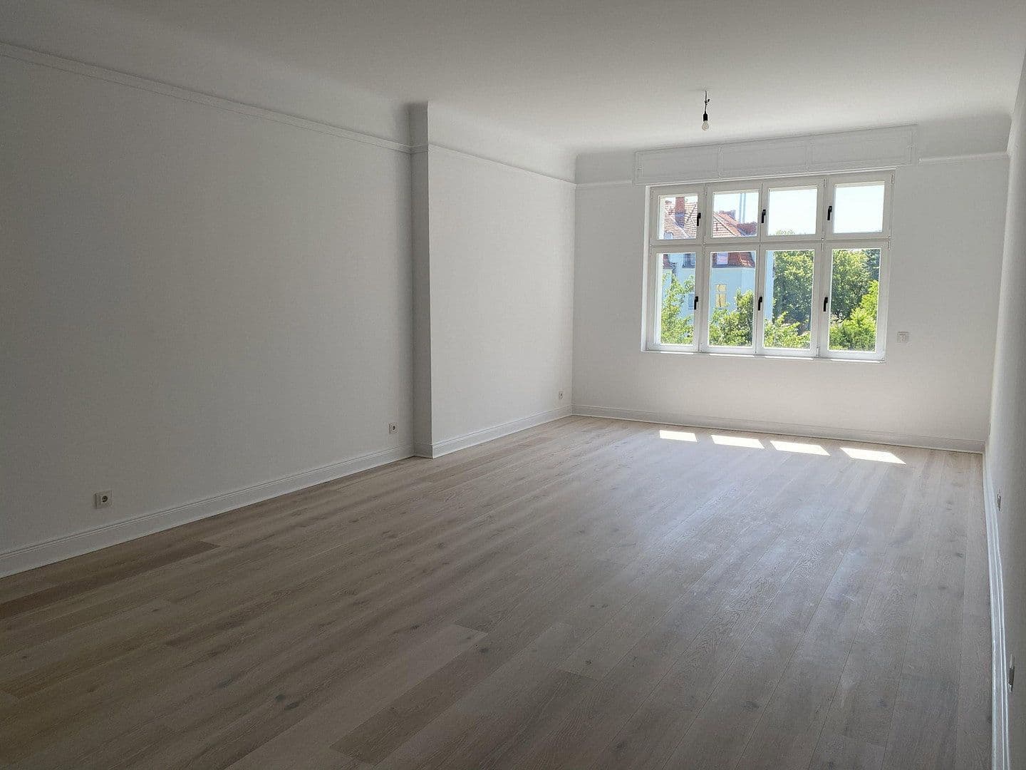 Prodej bytu 4+1 126 m², Berlin, Berlín Prodej bytu 4+1 126 m², Berlin, Berlín