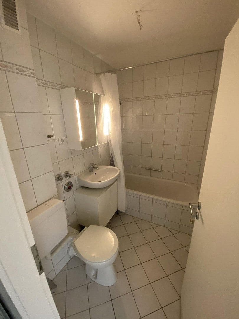Pronájem bytu 1+1 42 m², Schellingstr. 153 B, München, Bavorsko Pronájem bytu 1+1 42 m², Schellingstr. 153 B, München, Bavorsko