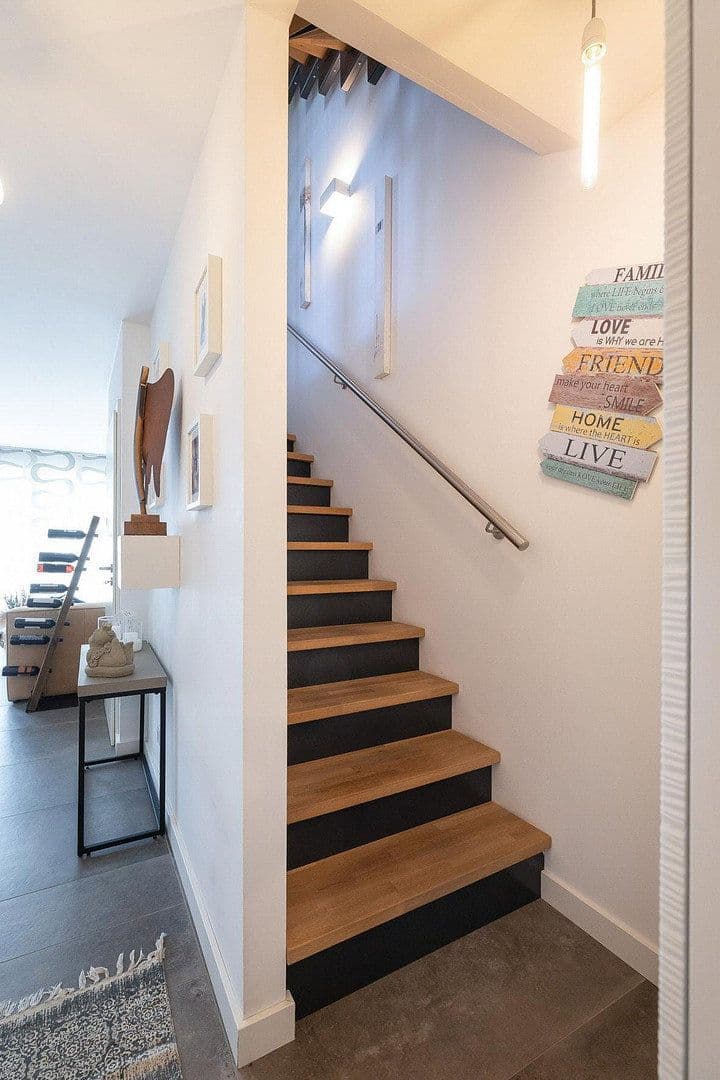 Prodej domu 134 m², pozemek 191 m², Langenfeld (Rheinland), Severní Porýní-Vestfálsko Prodej domu 134 m², pozemek 191 m², Langenfeld (Rheinland), Severní Porýní-Vestfálsko