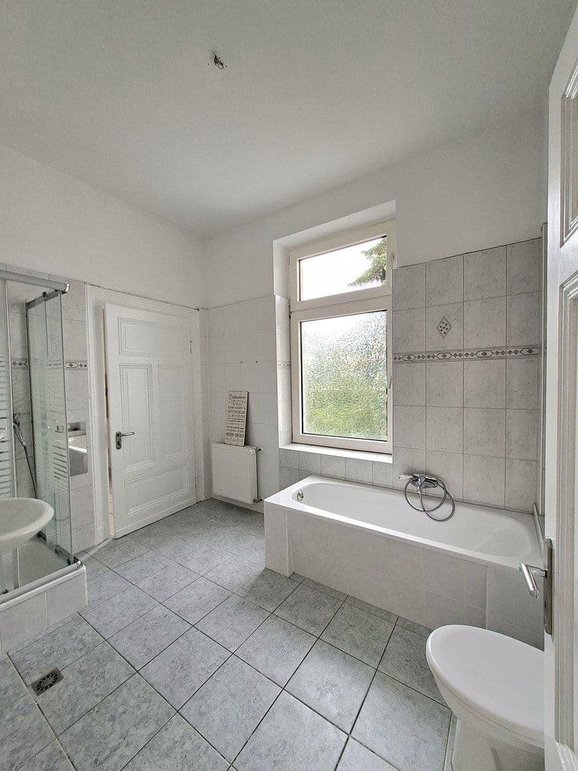 Prodej domu 340 m², pozemek 680 m², Solingen, Severní Porýní-Vestfálsko Prodej domu 340 m², pozemek 680 m², Solingen, Severní Porýní-Vestfálsko