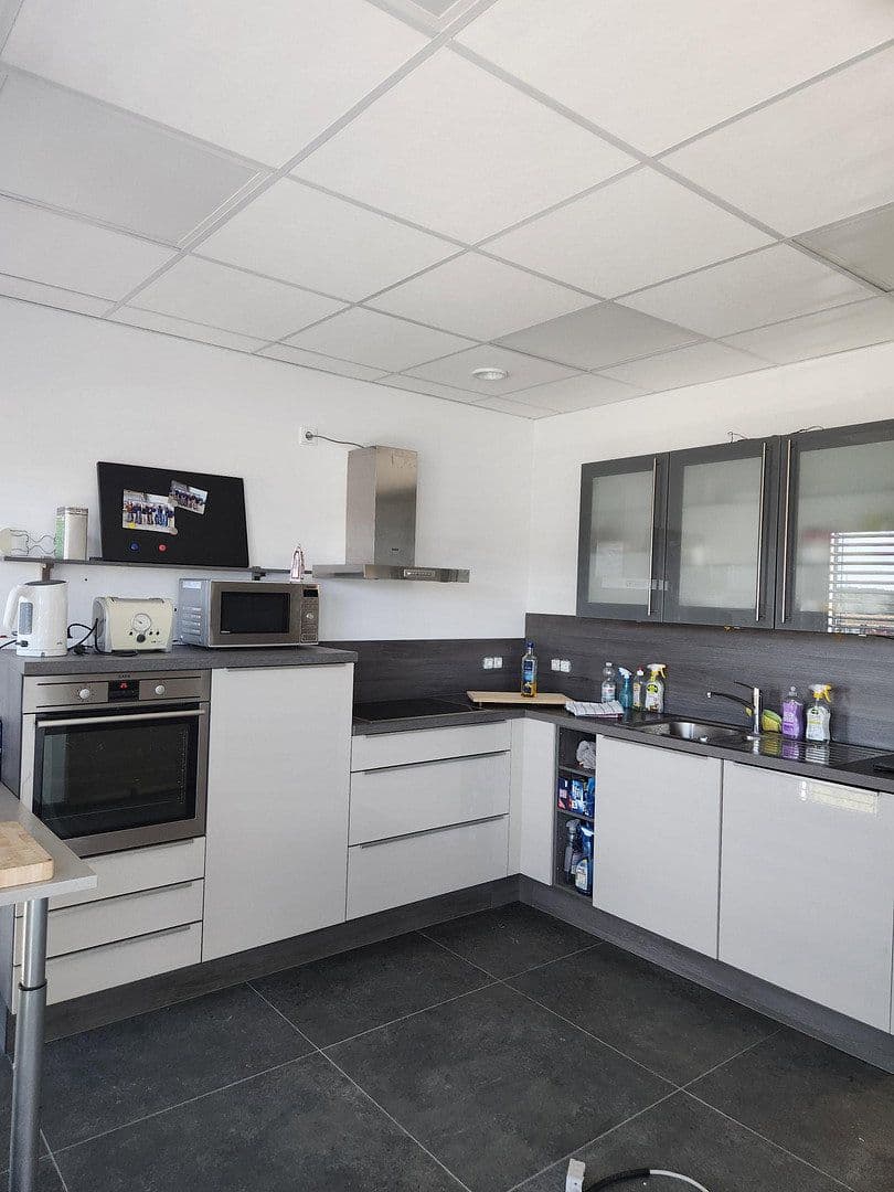 Pronájem kanceláře 750 m², Burgwedel, Dolní Sasko Pronájem kanceláře 750 m², Burgwedel, Dolní Sasko