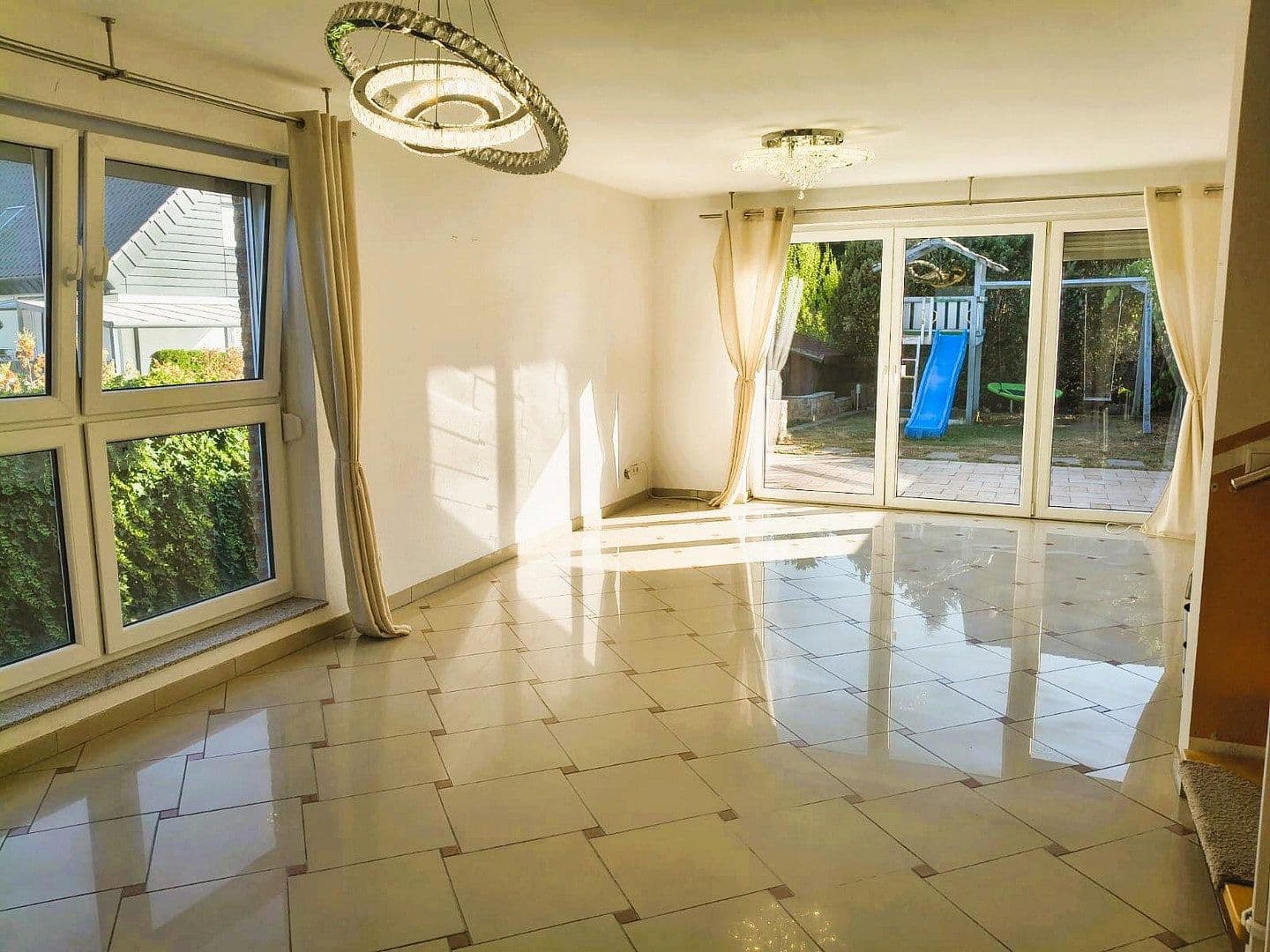 Prodej domu 138 m², pozemek 289 m², Ginsterweg 5, Erkrath, Severní Porýní-Vestfálsko Prodej domu 138 m², pozemek 289 m², Ginsterweg 5, Erkrath, Severní Porýní-Vestfálsko