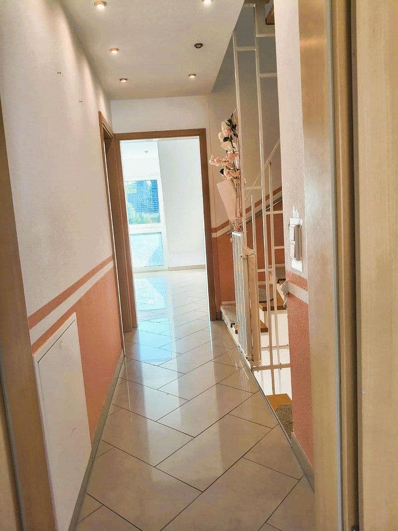 Prodej domu 138 m², pozemek 289 m², Ginsterweg 5, Erkrath, Severní Porýní-Vestfálsko Prodej domu 138 m², pozemek 289 m², Ginsterweg 5, Erkrath, Severní Porýní-Vestfálsko