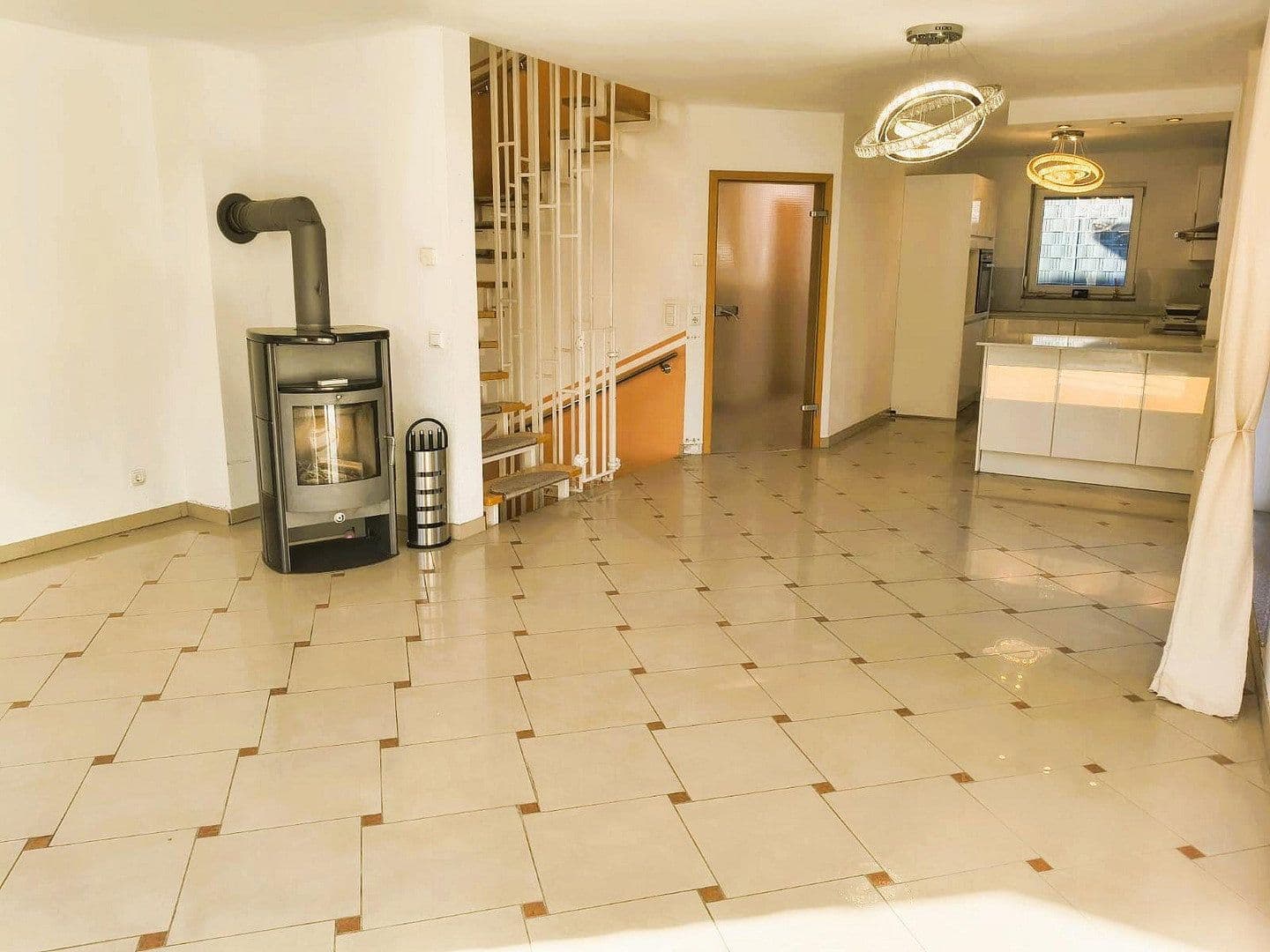 Prodej domu 138 m², pozemek 289 m², Ginsterweg 5, Erkrath, Severní Porýní-Vestfálsko Prodej domu 138 m², pozemek 289 m², Ginsterweg 5, Erkrath, Severní Porýní-Vestfálsko