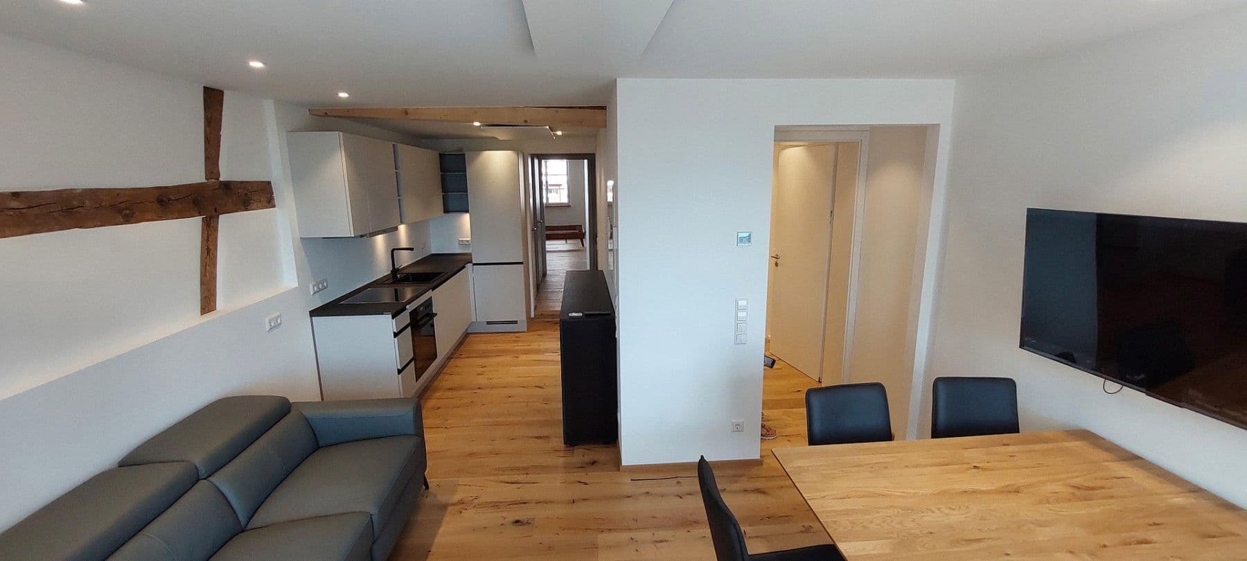 Pronájem bytu 3+1 60 m², Winzergasse 20, Meersburg, Bádensko-Württembersko Pronájem bytu 3+1 60 m², Winzergasse 20, Meersburg, Bádensko-Württembersko