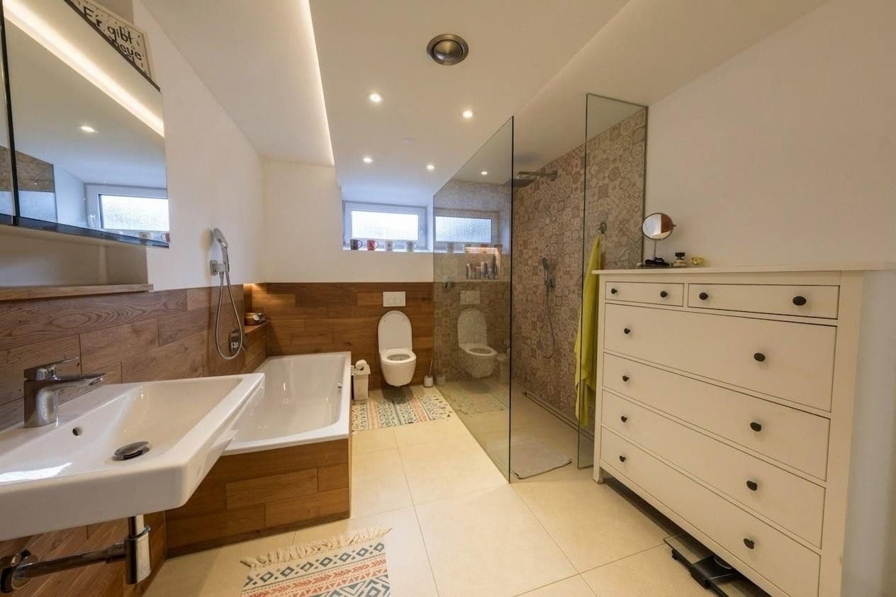 Pronájem bytu 2+kk 96 m², Stuttgart-Weilimdorf, Bádensko-Württembersko Pronájem bytu 2+kk 96 m², Stuttgart-Weilimdorf, Bádensko-Württembersko