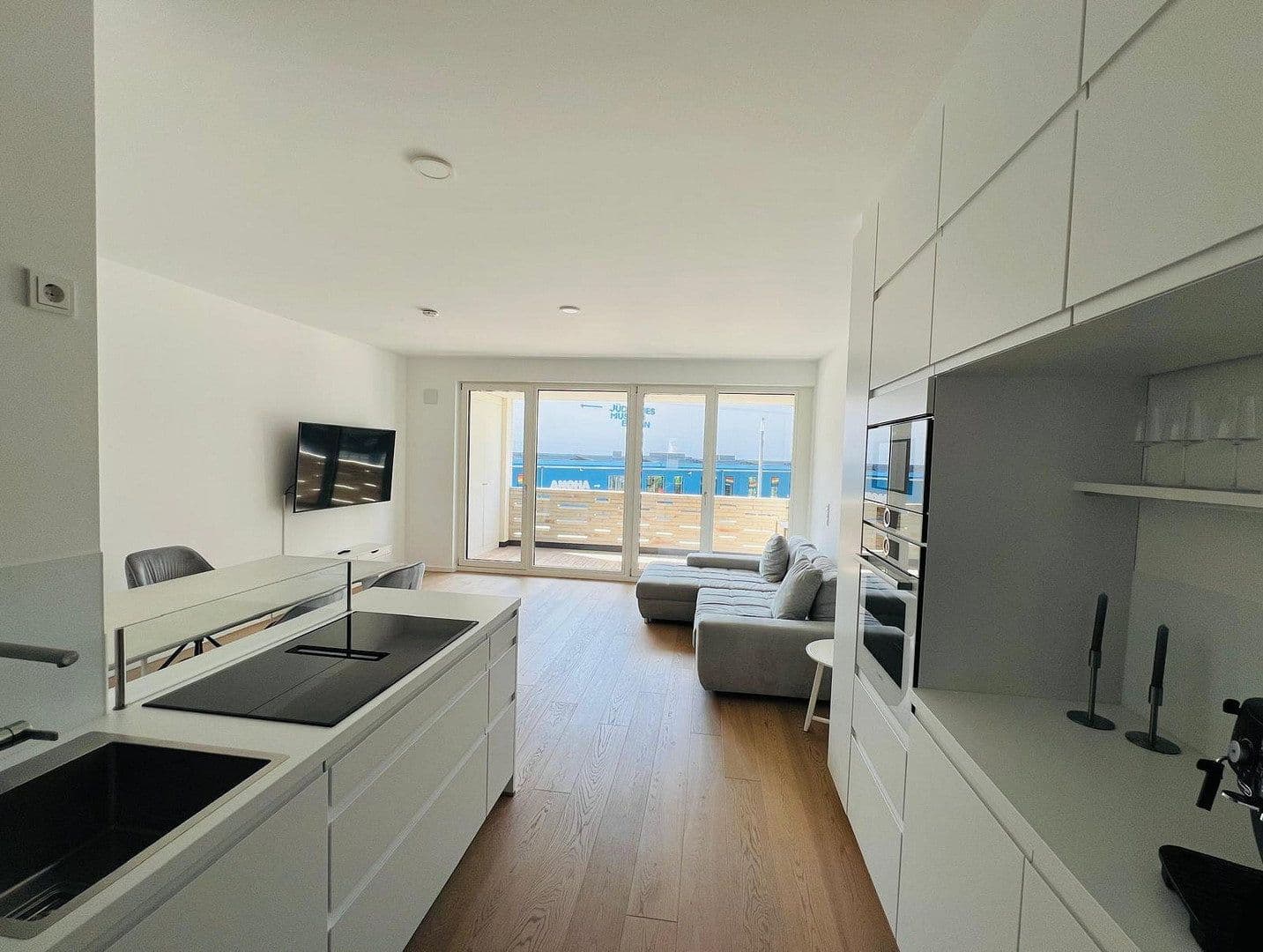 Pronájem bytu 2+1 82 m², Fromet-und-Moses-Mendelsohn-Platz 2, Berlin, Berlín Pronájem bytu 2+1 82 m², Fromet-und-Moses-Mendelsohn-Platz 2, Berlin, Berlín
