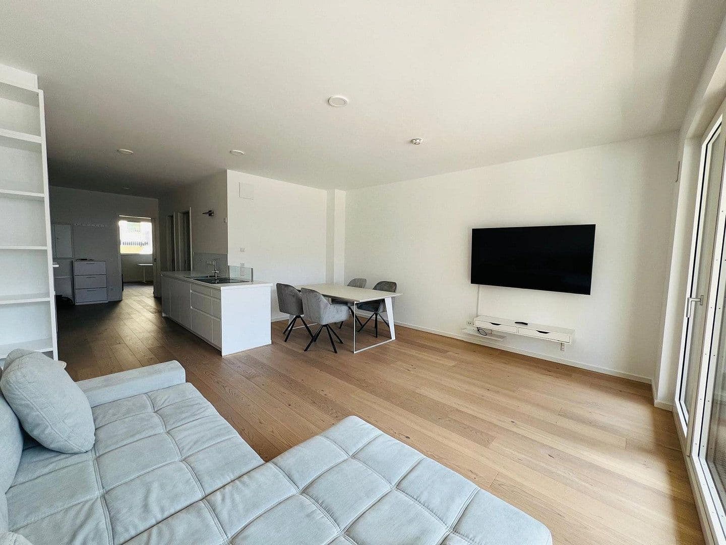 Pronájem bytu 2+1 82 m², Fromet-und-Moses-Mendelsohn-Platz 2, Berlin, Berlín Pronájem bytu 2+1 82 m², Fromet-und-Moses-Mendelsohn-Platz 2, Berlin, Berlín
