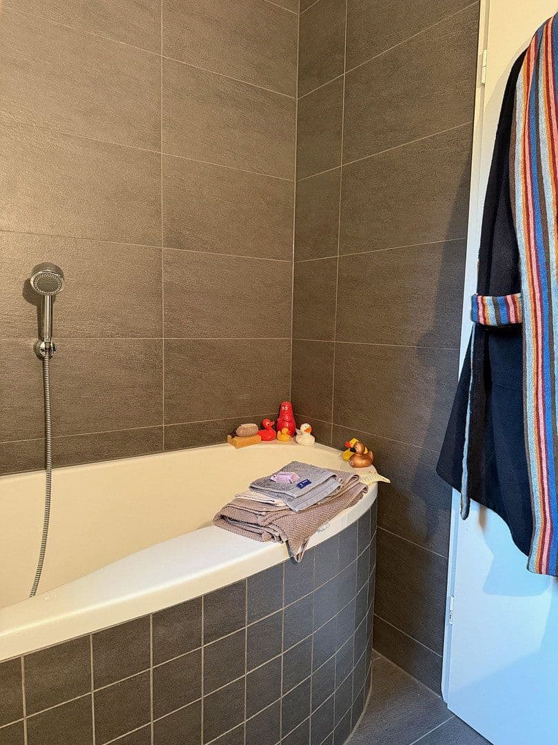 Prodej domu 146 m², pozemek 332 m², Schmitten im Taunus, Hessen Prodej domu 146 m², pozemek 332 m², Schmitten im Taunus, Hessen