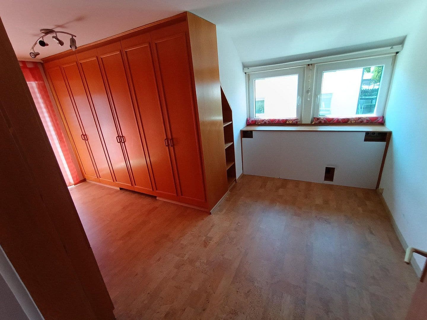 Prodej domu 119 m², pozemek 514 m², Stadtseestraße 56, Weinsberg, Bádensko-Württembersko Prodej domu 119 m², pozemek 514 m², Stadtseestraße 56, Weinsberg, Bádensko-Württembersko