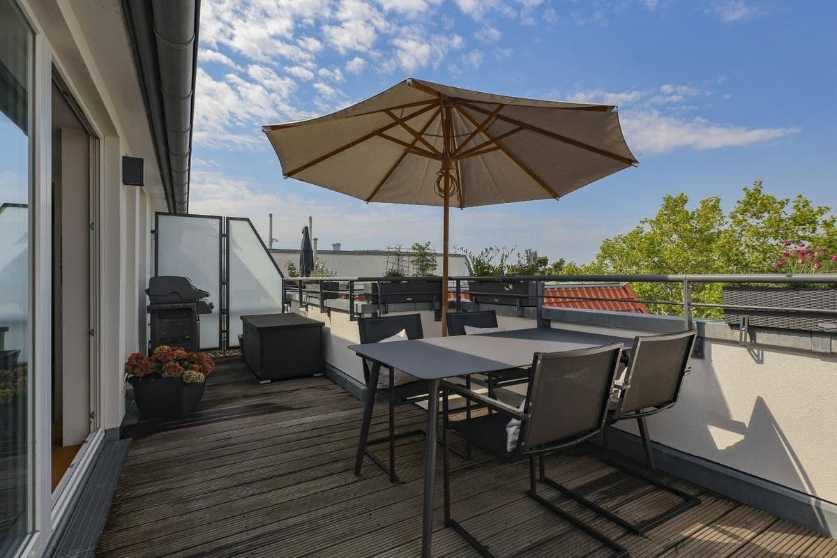 Prodej bytu 4+1 159 m², Berlin, Berlín Prodej bytu 4+1 159 m², Berlin, Berlín