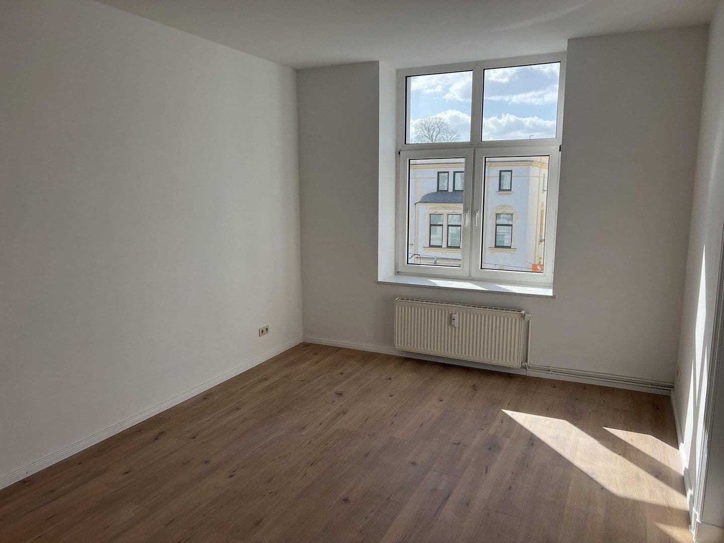 Pronájem bytu 3+1 92 m², Magdeburg, Sasko-Anhaltsko Pronájem bytu 3+1 92 m², Magdeburg, Sasko-Anhaltsko