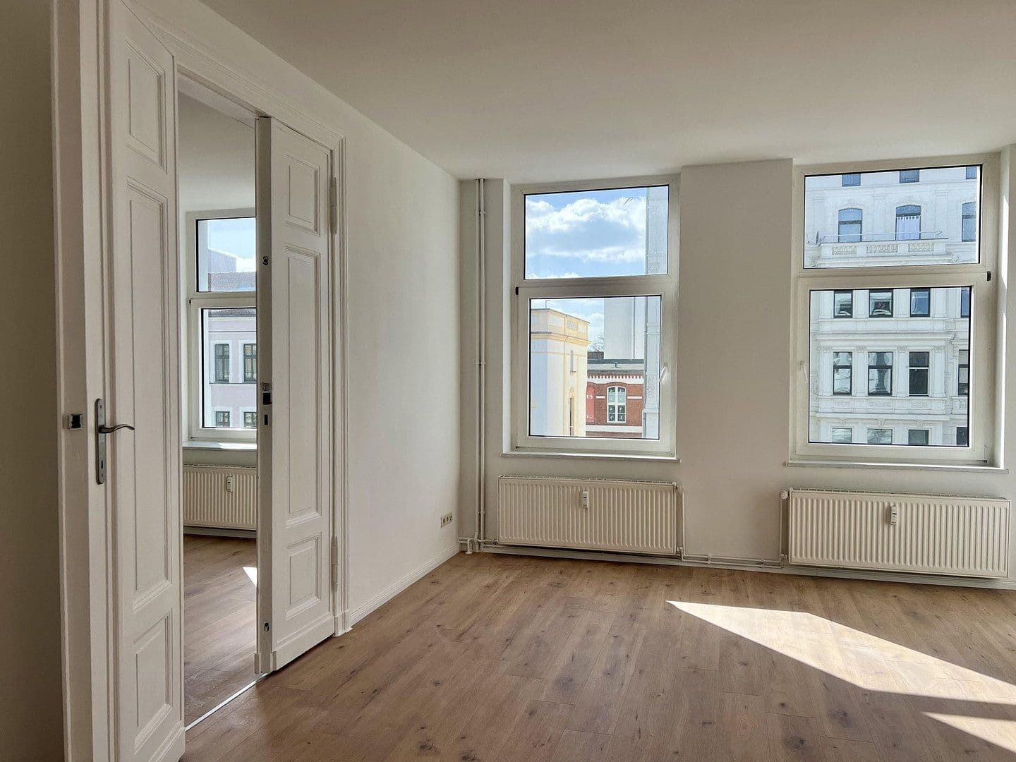 Pronájem bytu 3+1 92 m², Magdeburg, Sasko-Anhaltsko Pronájem bytu 3+1 92 m², Magdeburg, Sasko-Anhaltsko