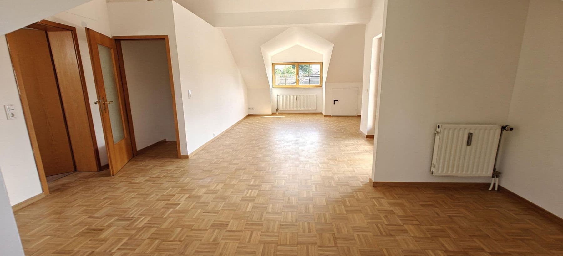 Pronájem bytu 4+1 136 m², Zinnebergerstr. 13, Glonn, Bavorsko Pronájem bytu 4+1 136 m², Zinnebergerstr. 13, Glonn, Bavorsko