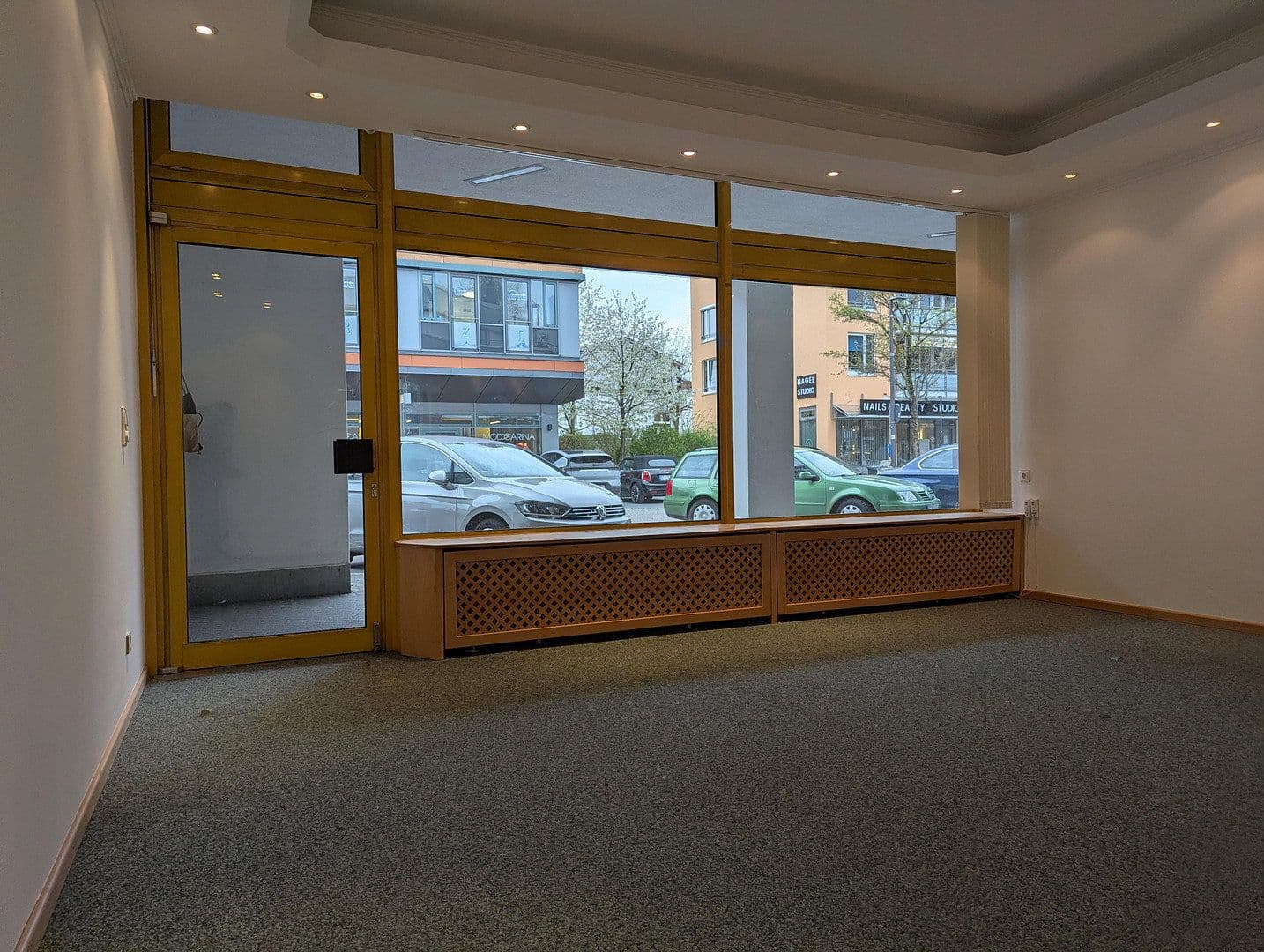 Prodej nebytového prostoru 55 m², Germering-Unterpfaffenhofen, Bavorsko Prodej nebytového prostoru 55 m², Germering-Unterpfaffenhofen, Bavorsko