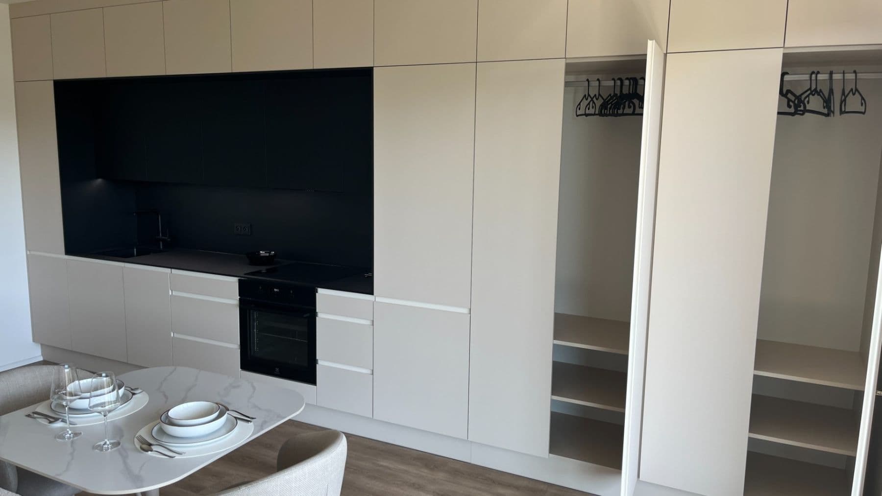 Pronájem bytu 1+kk 40 m², Kardašovská, Praha, Praha Pronájem bytu 1+kk 40 m², Kardašovská, Praha, Praha