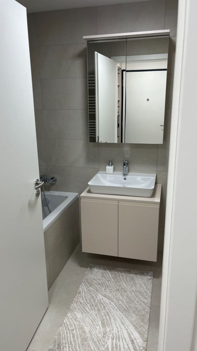 Pronájem bytu 1+kk 40 m², Kardašovská, Praha, Praha Pronájem bytu 1+kk 40 m², Kardašovská, Praha, Praha