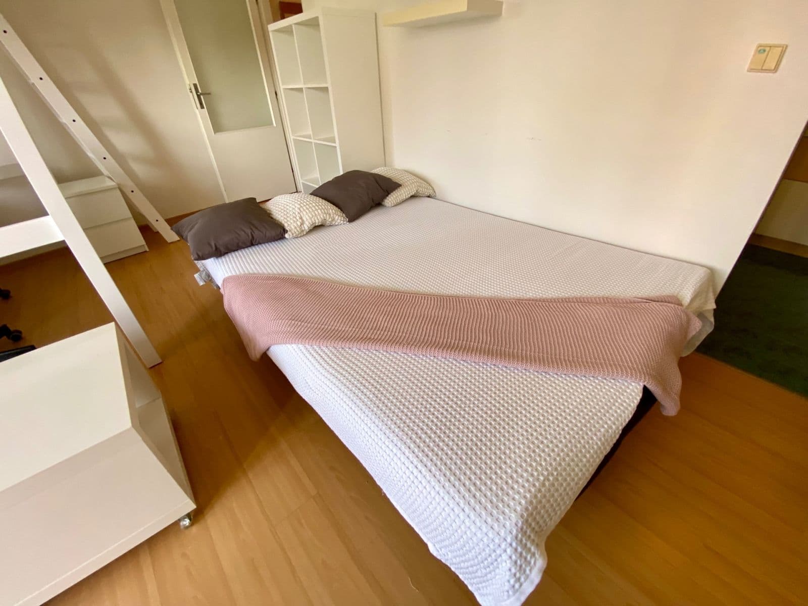 Pronájem bytu 1+kk 35 m², U Kříže, Praha, Praha Pronájem bytu 1+kk 35 m², U Kříže, Praha, Praha