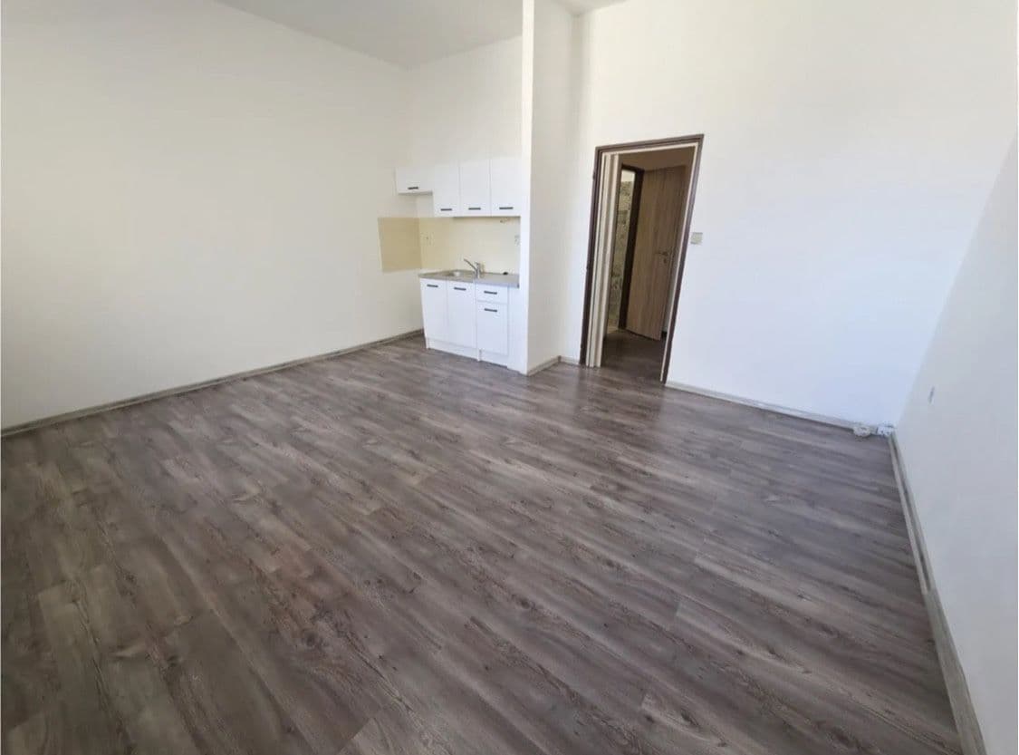 Pronájem bytu 1+kk 30 m², Husova, Přerov, Olomoucký kraj Pronájem bytu 1+kk 30 m², Husova, Přerov, Olomoucký kraj