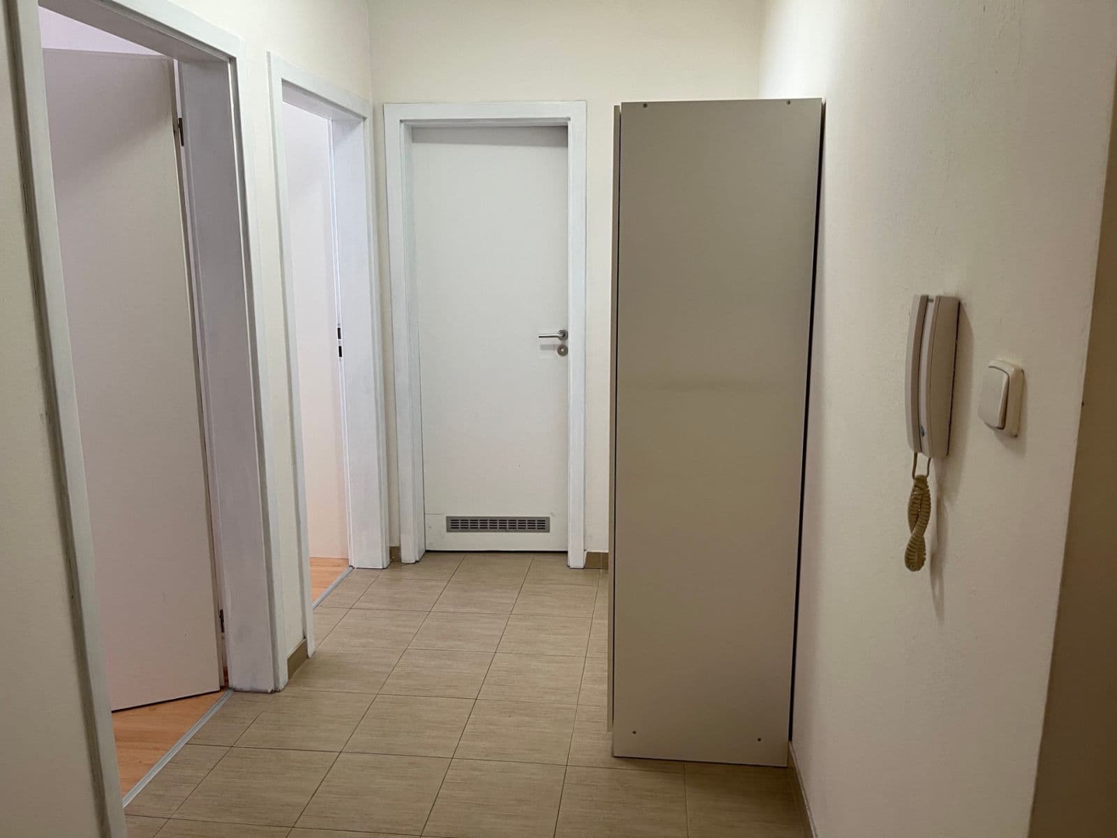 Pronájem bytu 2+kk 46 m², Ke Škole, Mníšek pod Brdy, Středočeský kraj Pronájem bytu 2+kk 46 m², Ke Škole, Mníšek pod Brdy, Středočeský kraj