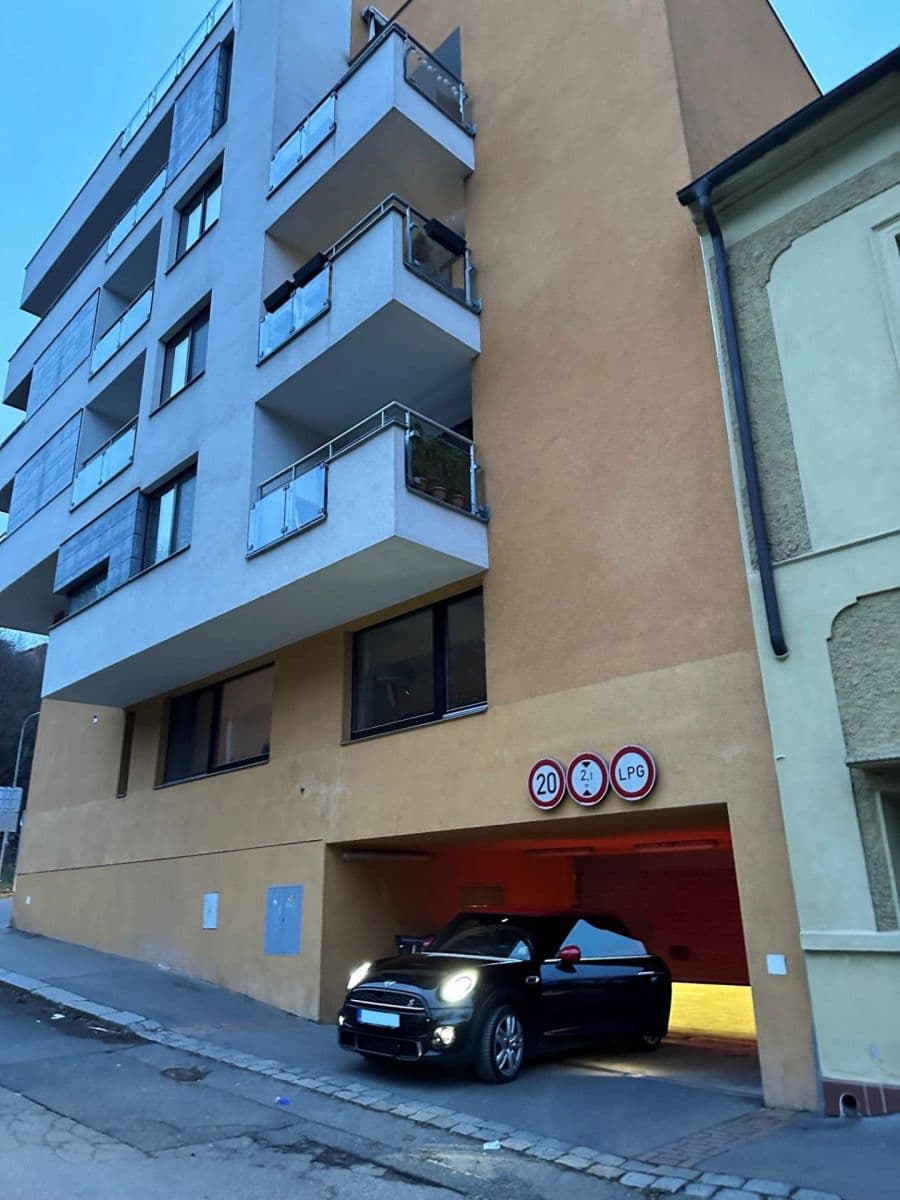 Pronájem garáže 18 m², Musílkova, Praha, Praha Pronájem garáže 18 m², Musílkova, Praha, Praha