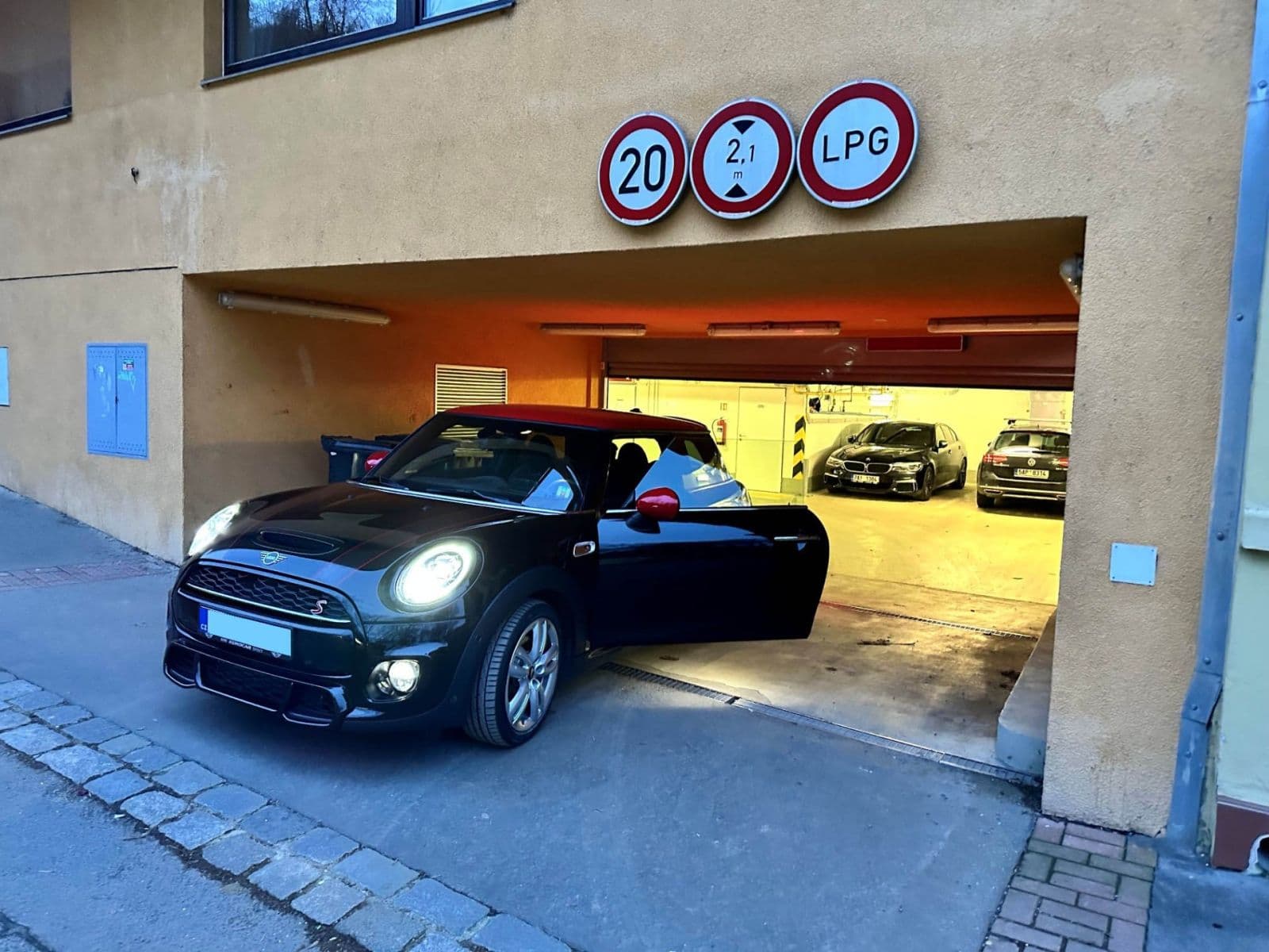 Prodej garáže 18 m², Musílkova, Praha, Praha Prodej garáže 18 m², Musílkova, Praha, Praha