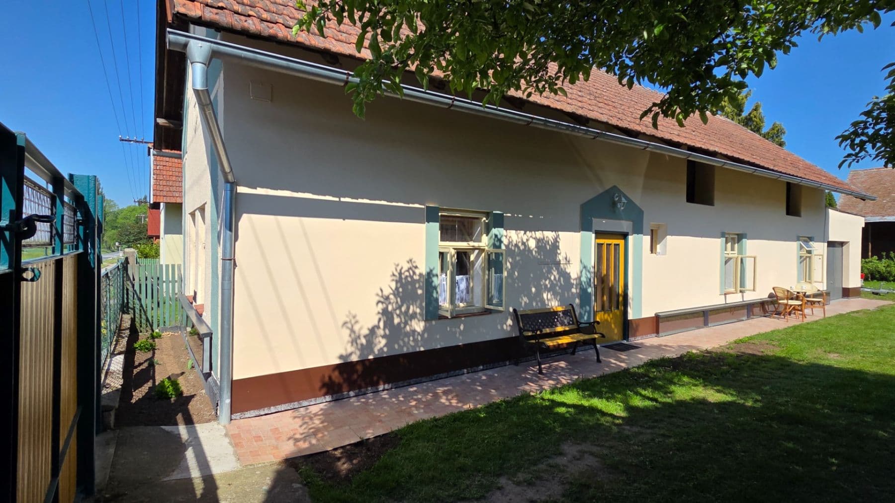 Prodej domu 80 m², pozemek 1.800 m², Podmoky, Středočeský kraj Prodej domu 80 m², pozemek 1.800 m², Podmoky, Středočeský kraj
