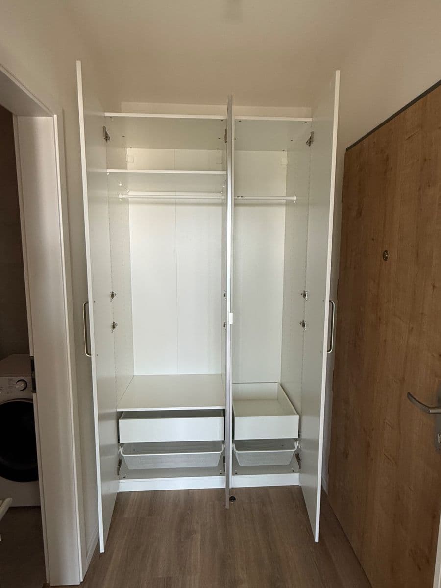 Pronájem bytu 1+kk 32 m², Divíškové, Praha, Praha Pronájem bytu 1+kk 32 m², Divíškové, Praha, Praha
