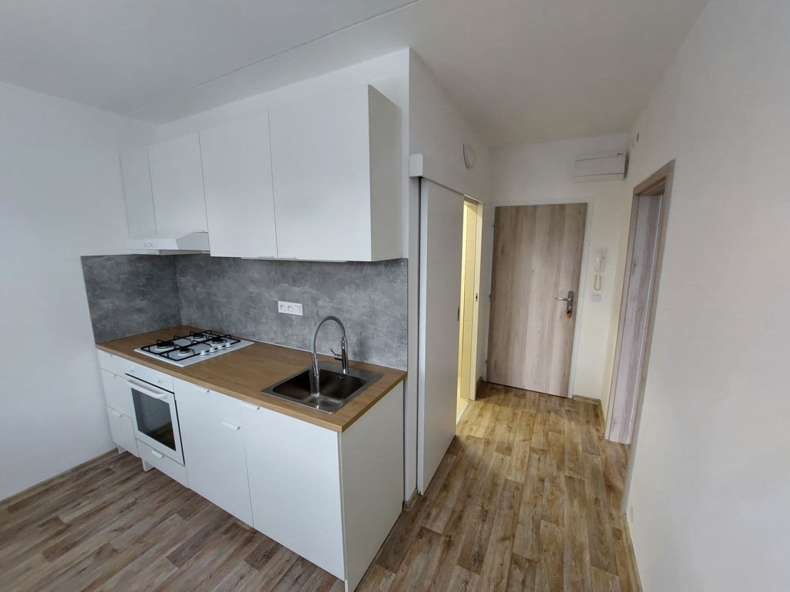 Pronájem bytu 1+1 35 m², Laštůvkova, Brno, Jihomoravský kraj Pronájem bytu 1+1 35 m², Laštůvkova, Brno, Jihomoravský kraj